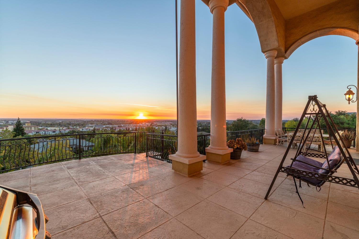 477 Serpa Way