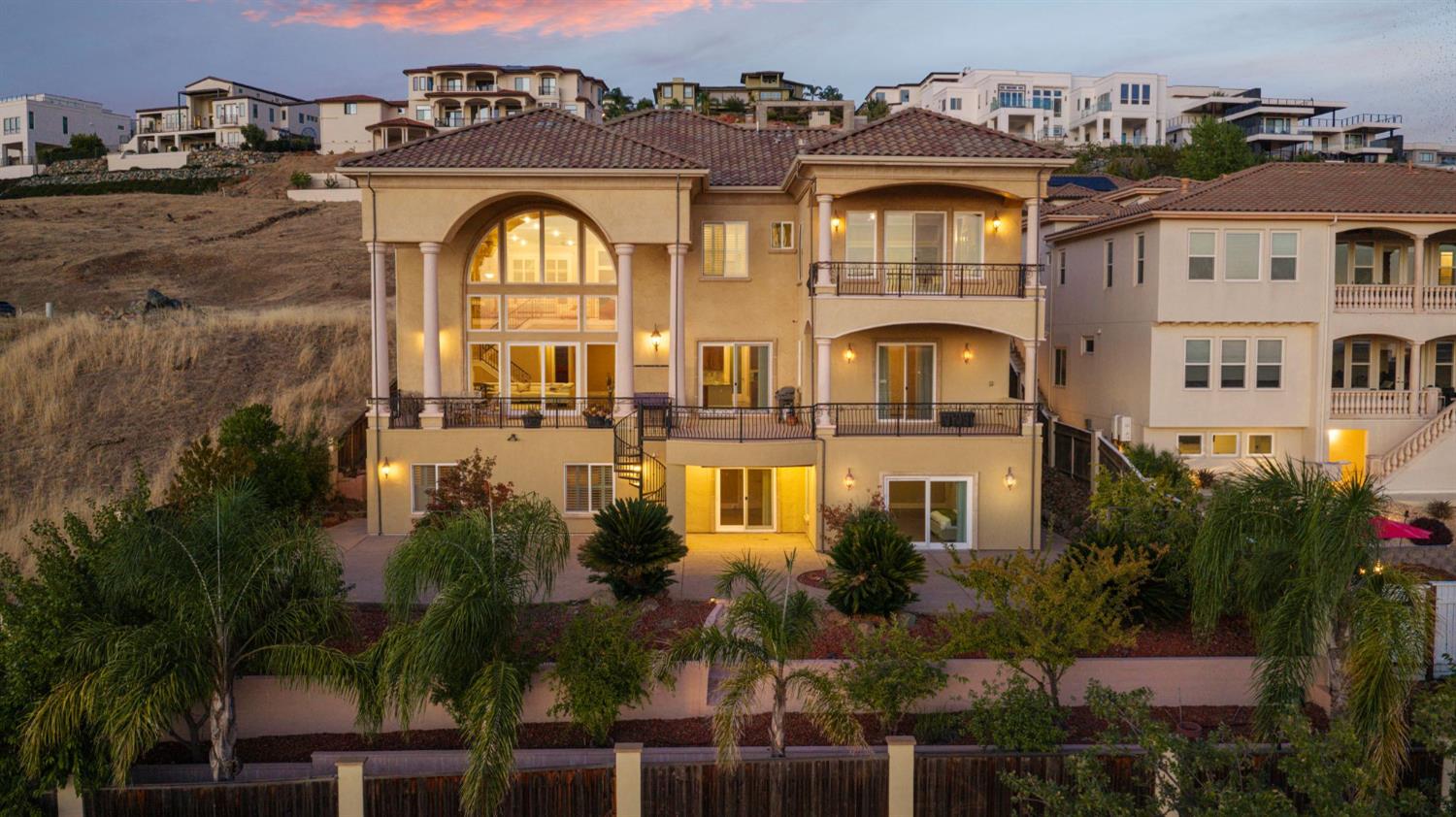 477 Serpa Way