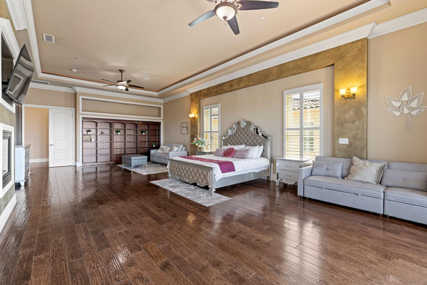 477 Serpa Way