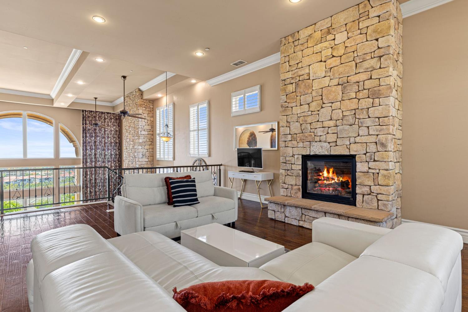 477 Serpa Way