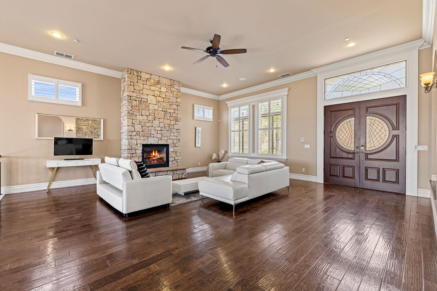 477 Serpa Way