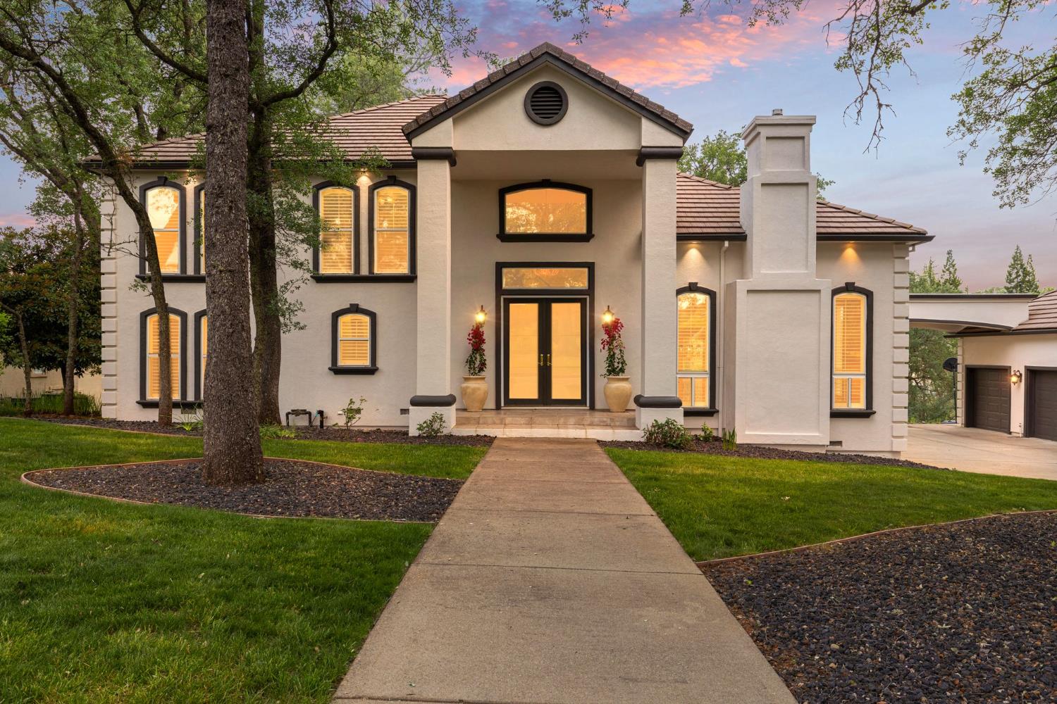 2420 Loch Way