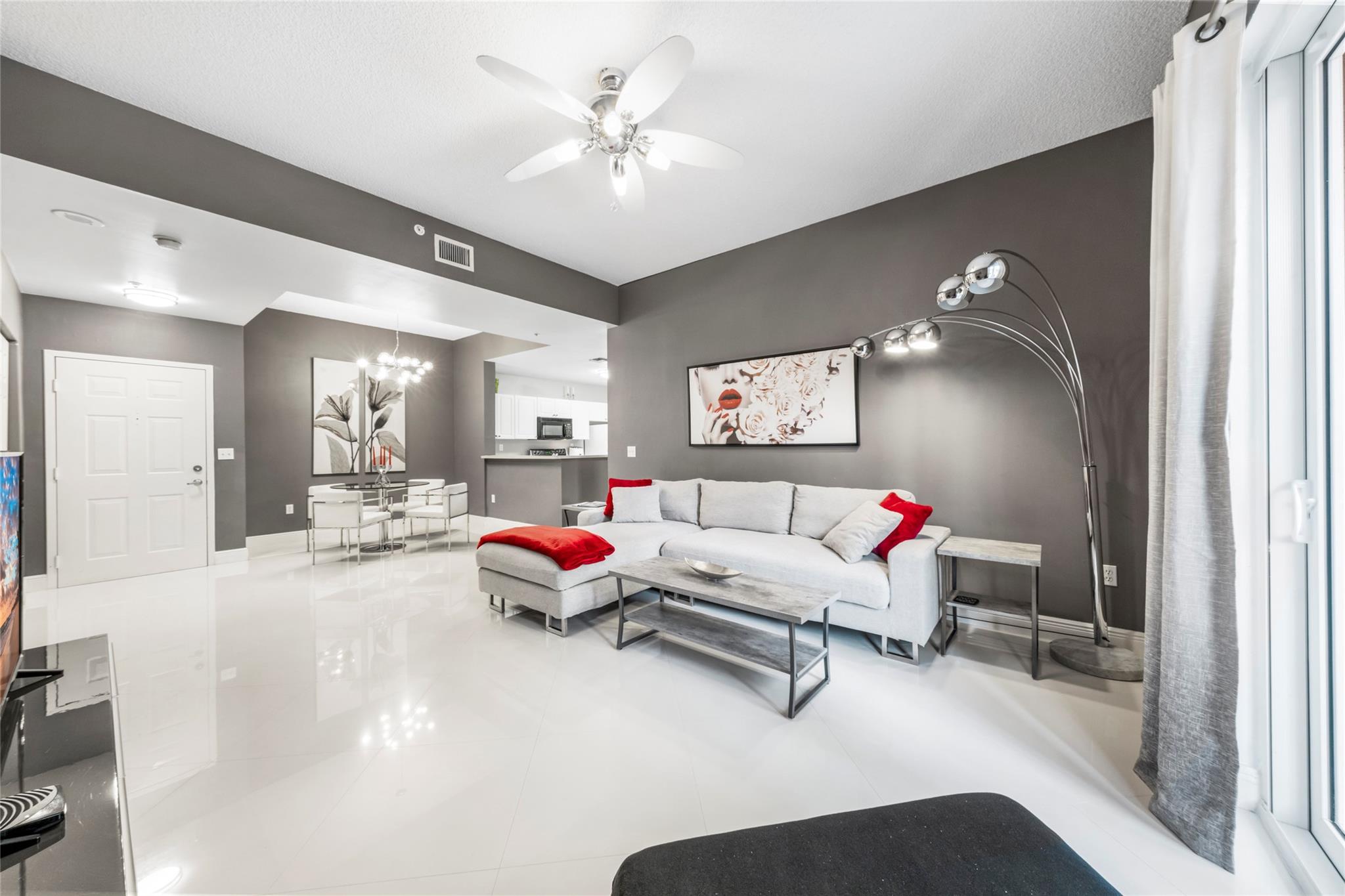 520 SE 5th Ave 1112