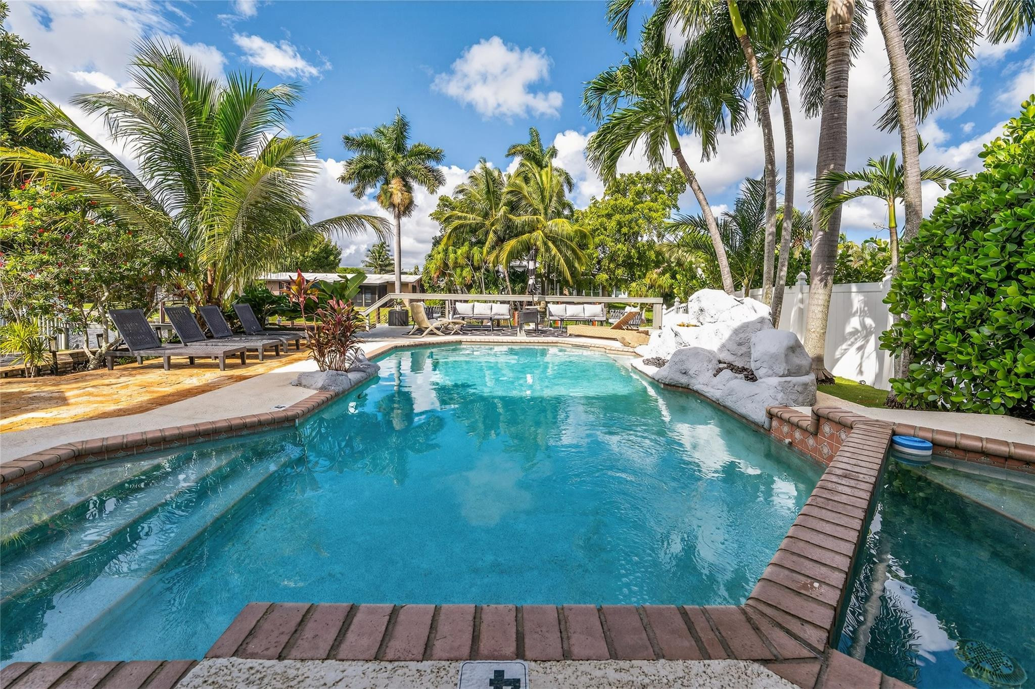2625 Nassau Ln