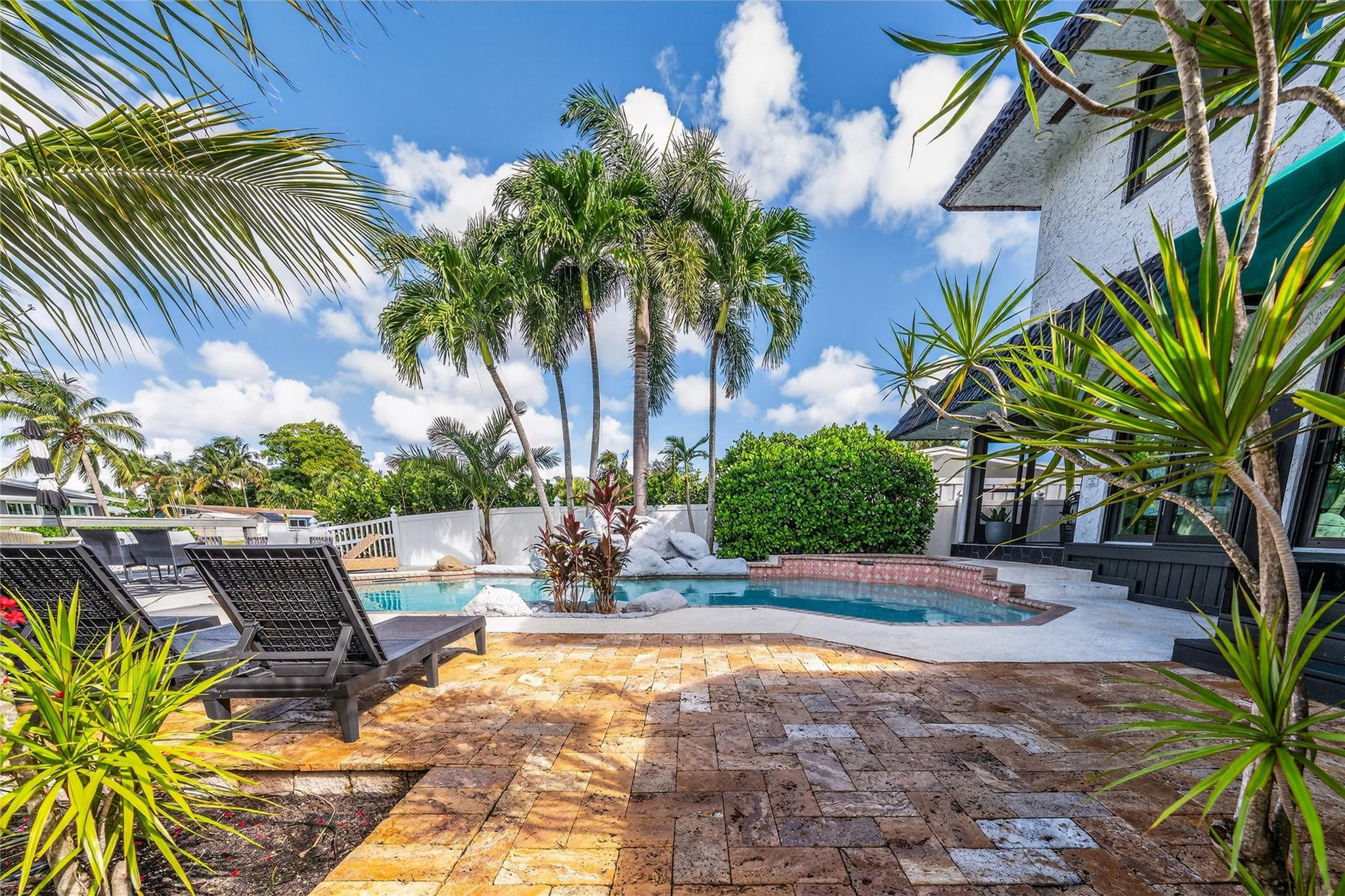 2625 Nassau Ln