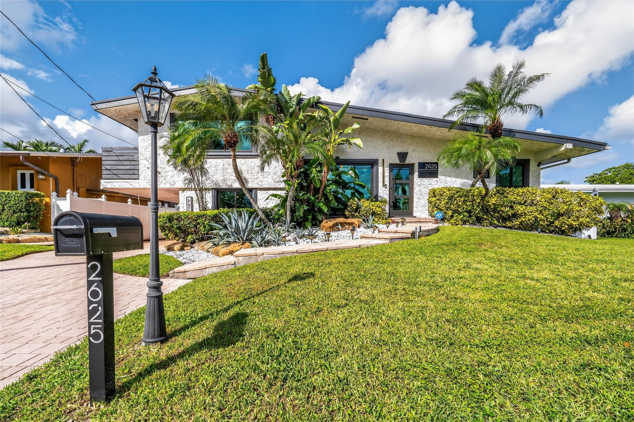2625 Nassau Ln