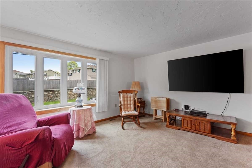44 Amanola Ave
