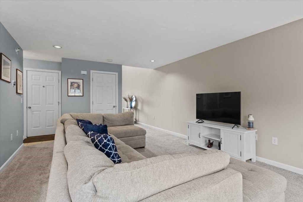 16 Alden Dr # 16