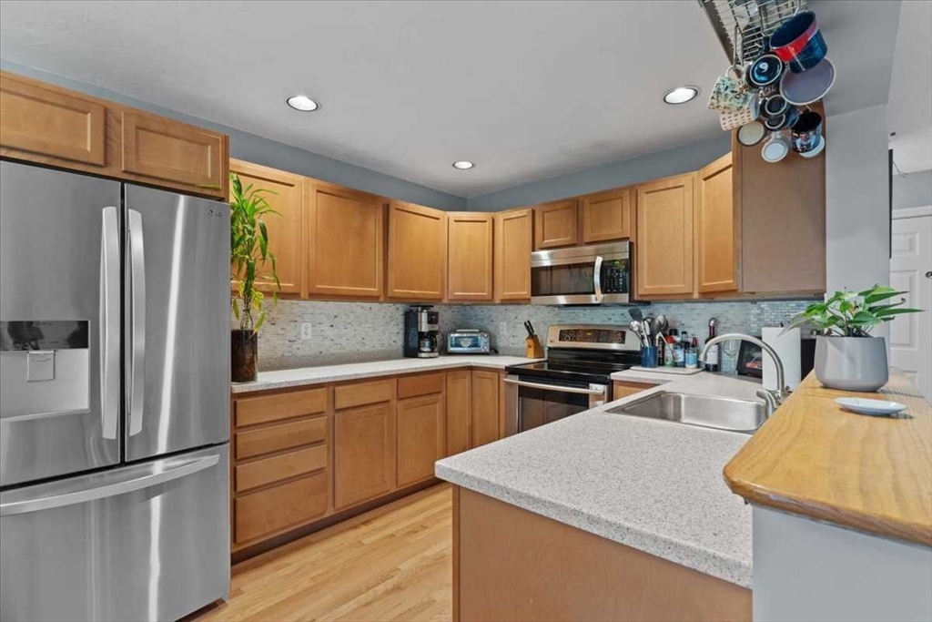 16 Alden Dr # 16