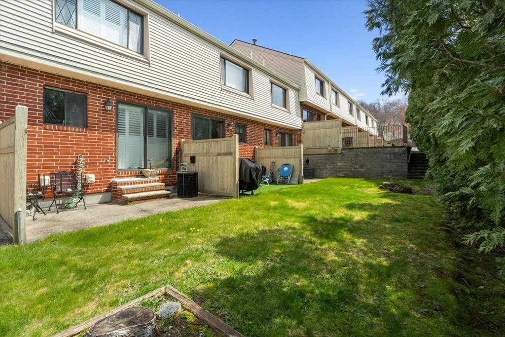 26 Sterling Ln # 26