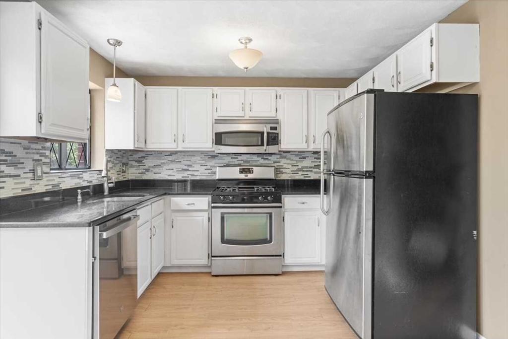26 Sterling Ln # 26