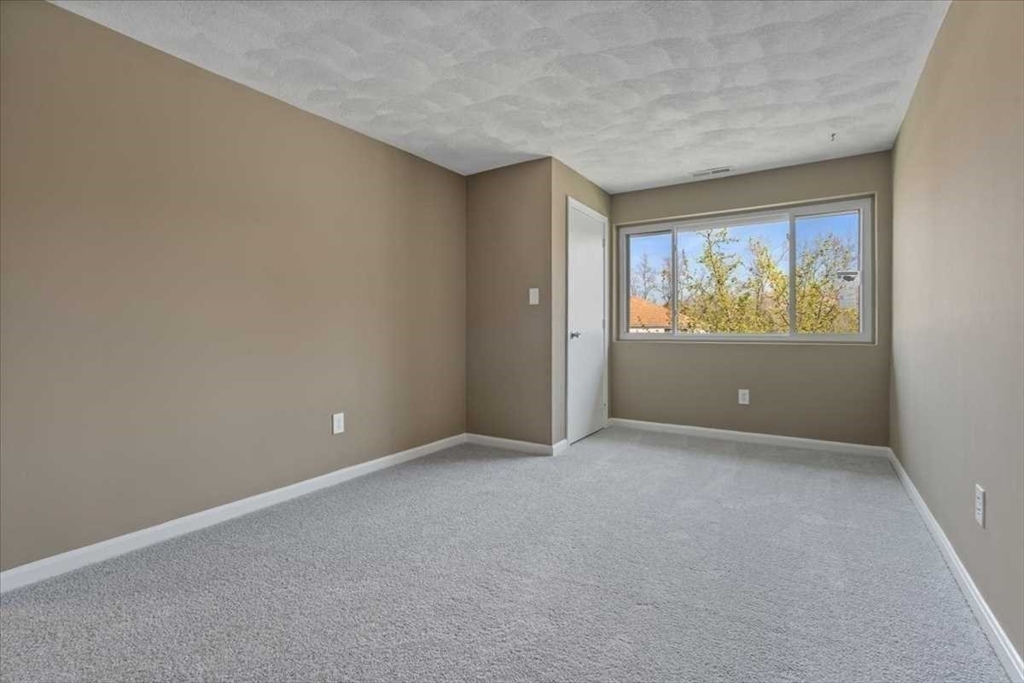 26 Sterling Ln # 26