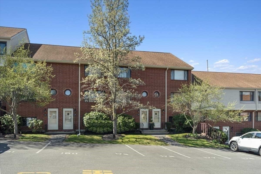 26 Sterling Ln # 26
