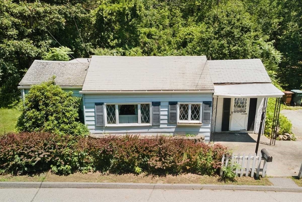 442 Leicester St