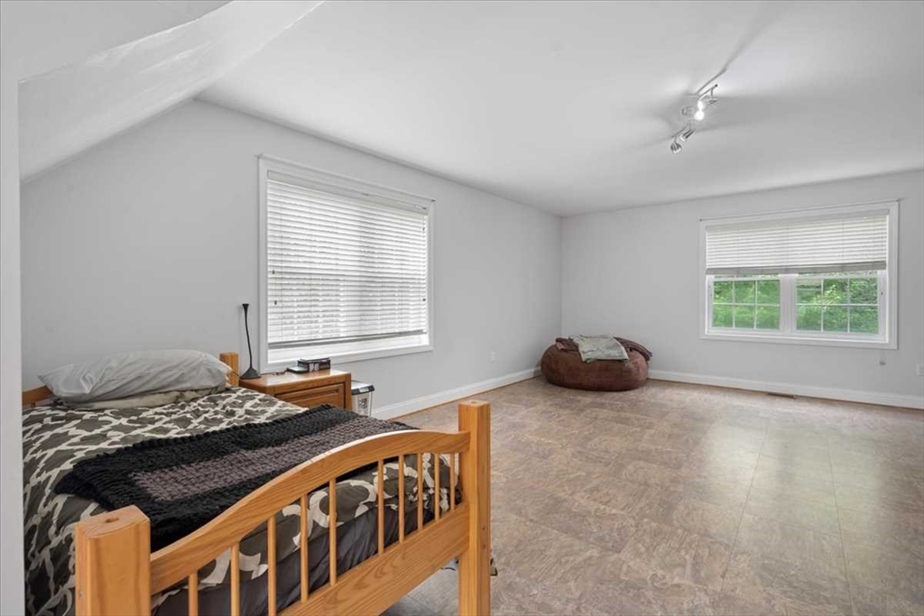 160 Brookside Dr