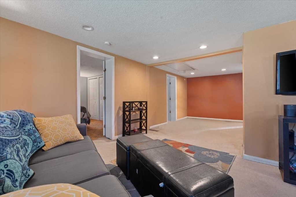 14 Elbridge Rd
