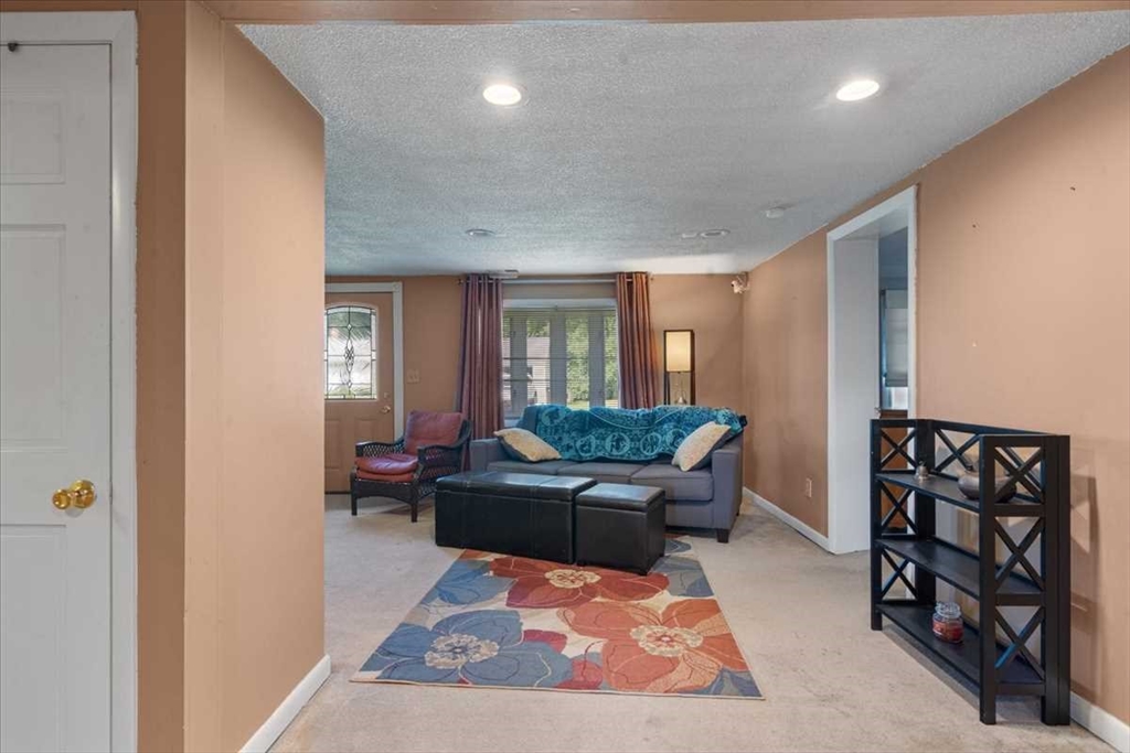 14 Elbridge Rd