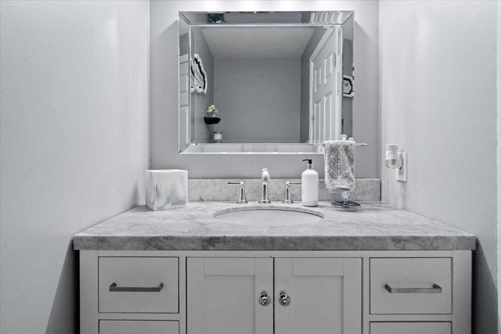 8 Wamsutta Ridge Dr.