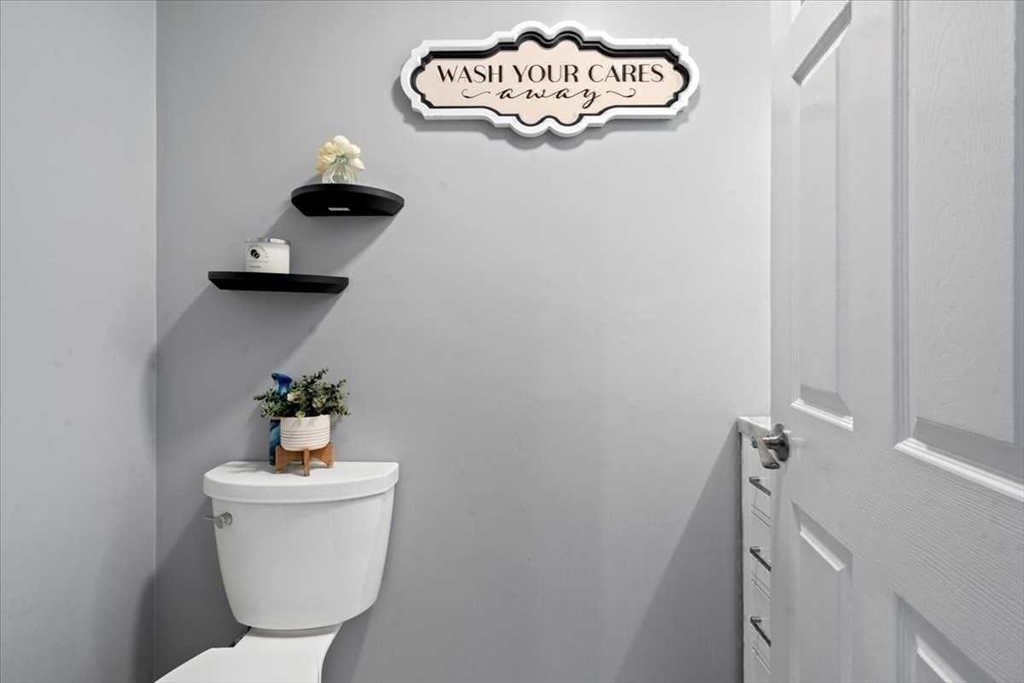 8 Wamsutta Ridge Dr.