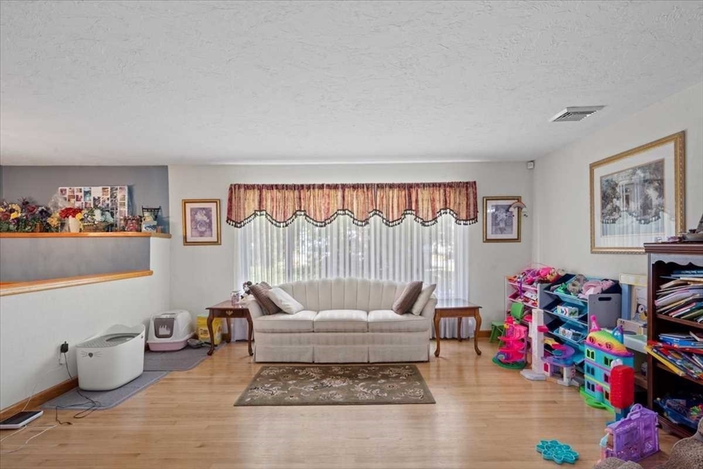 11 Dunkirk Ave