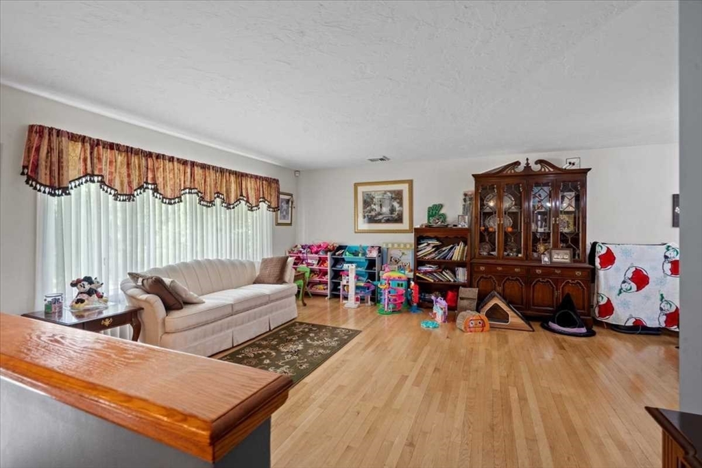11 Dunkirk Ave
