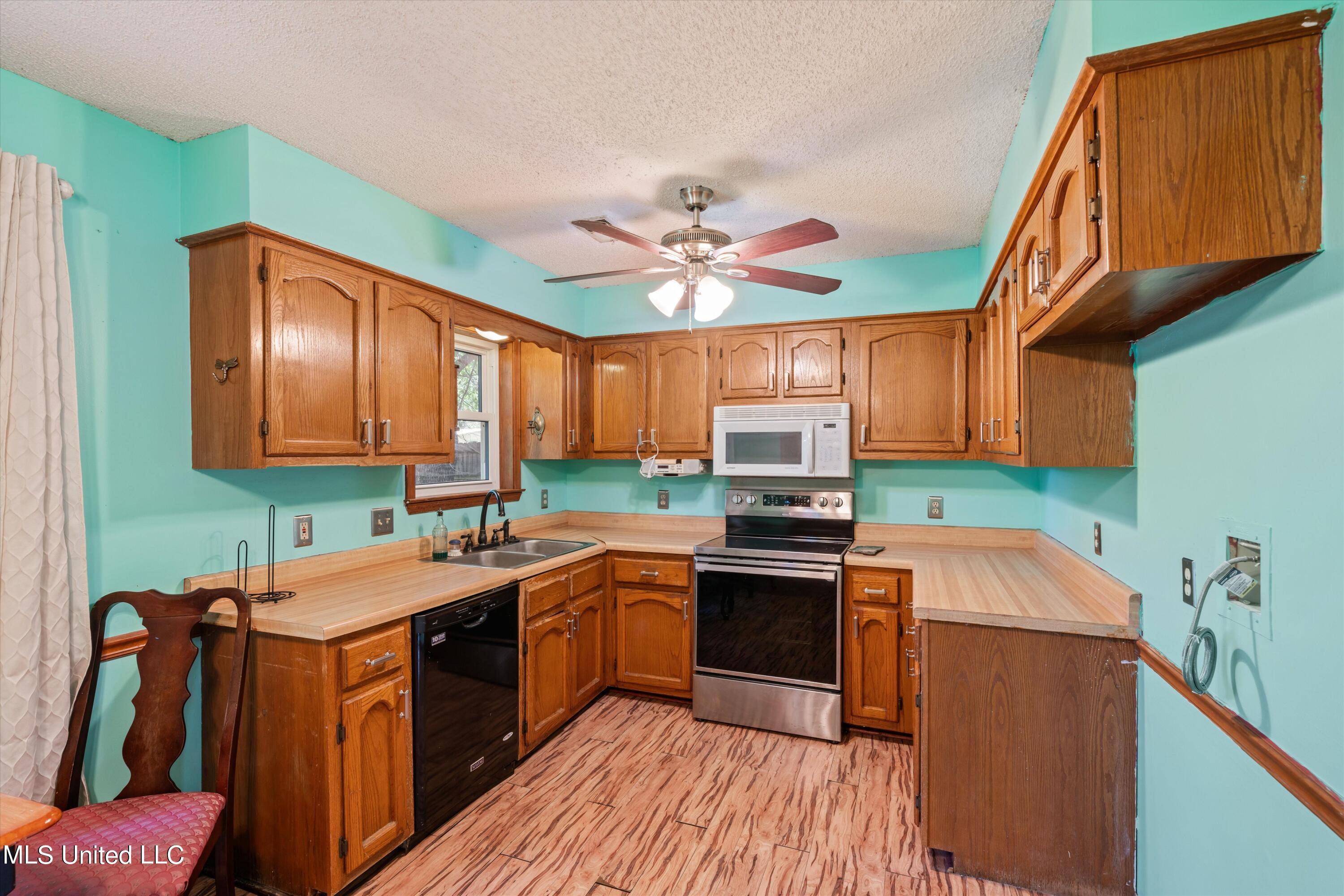 6915 Slash Pine Drive