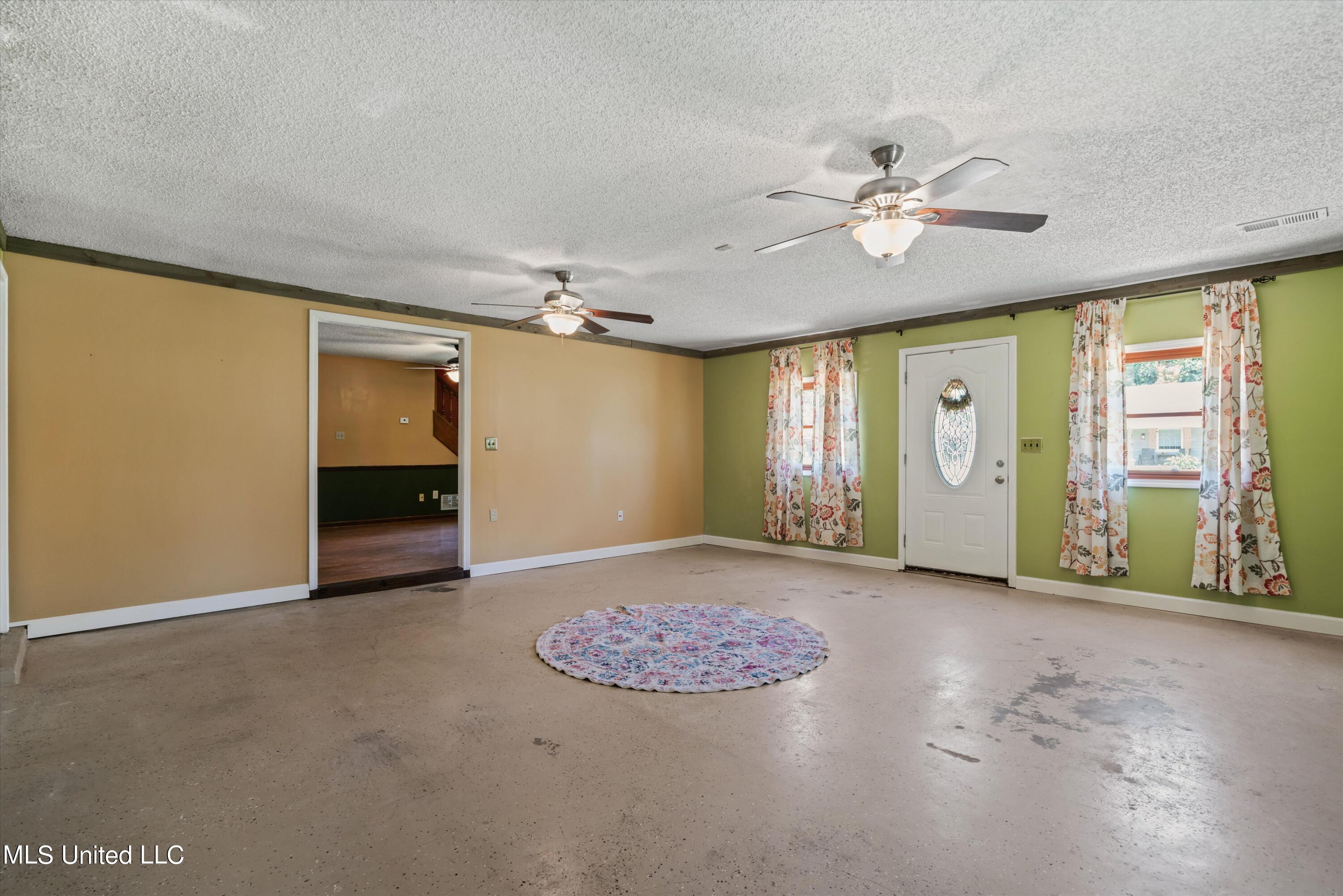 6915 Slash Pine Drive