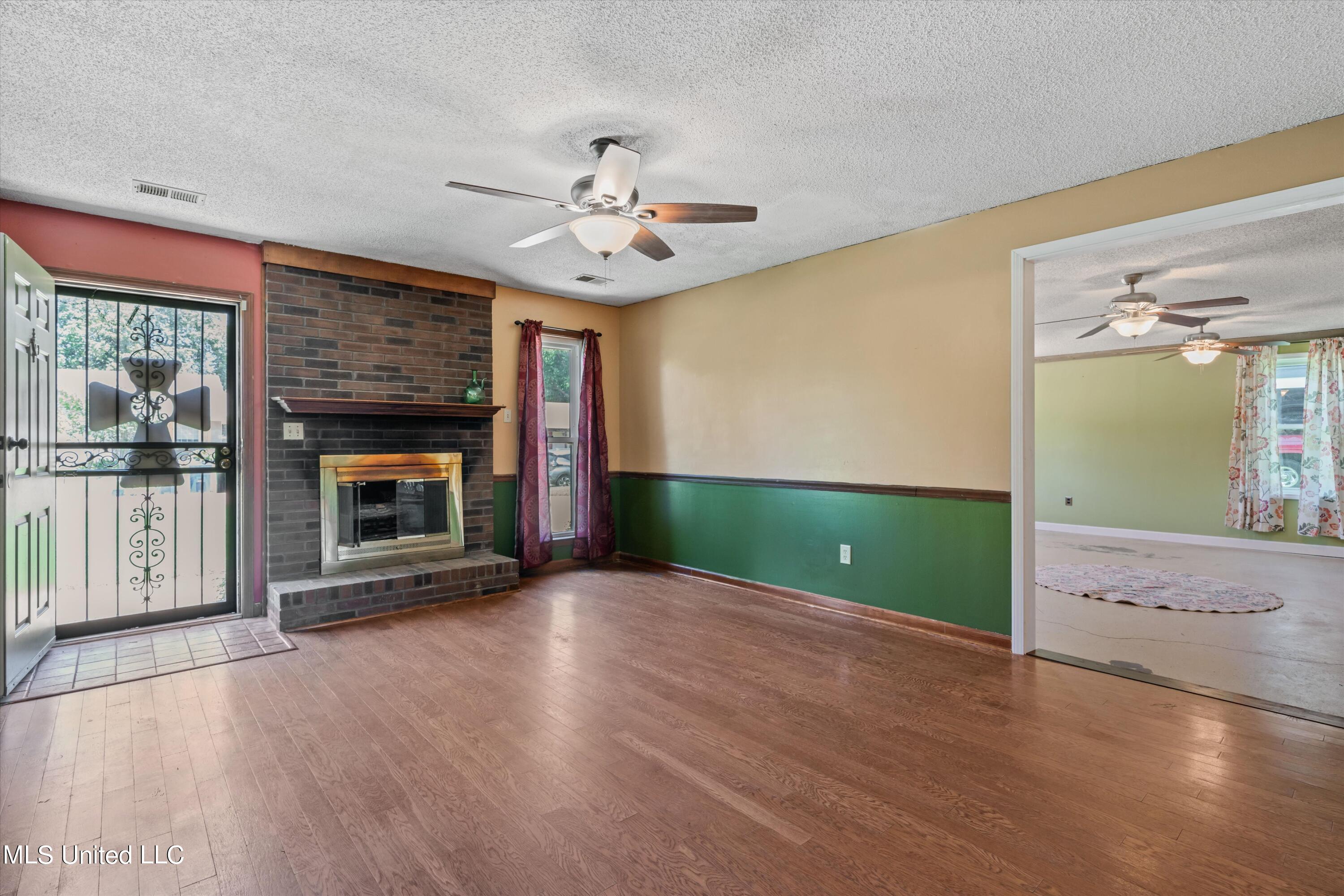 6915 Slash Pine Drive