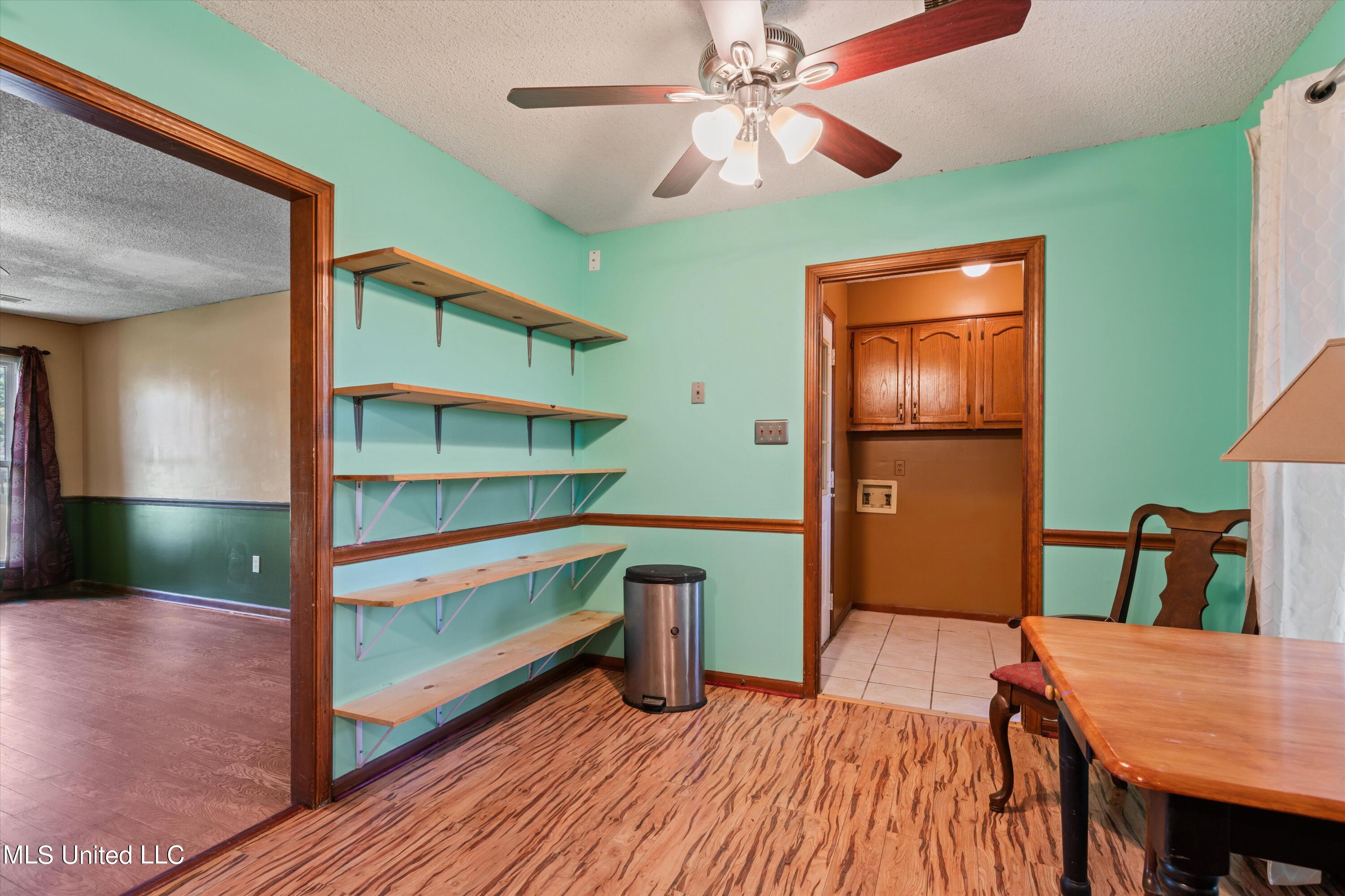 6915 Slash Pine Drive