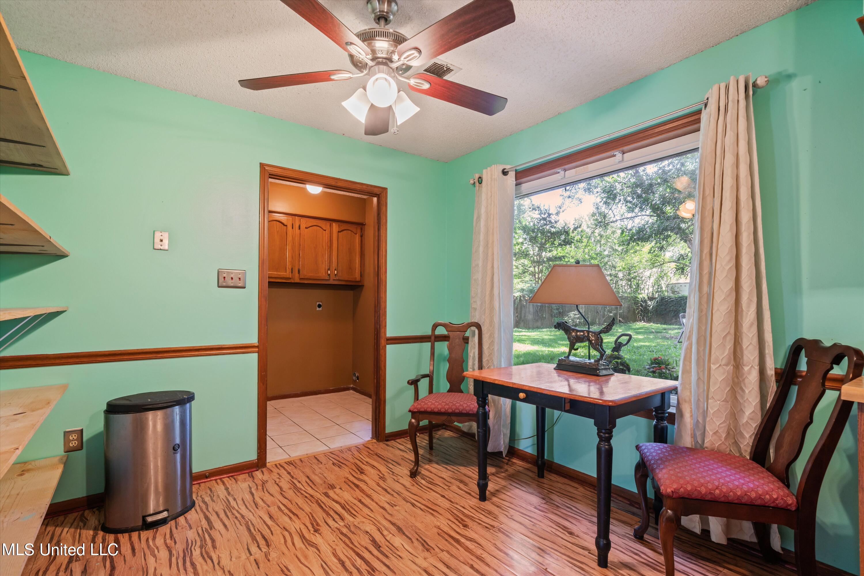 6915 Slash Pine Drive