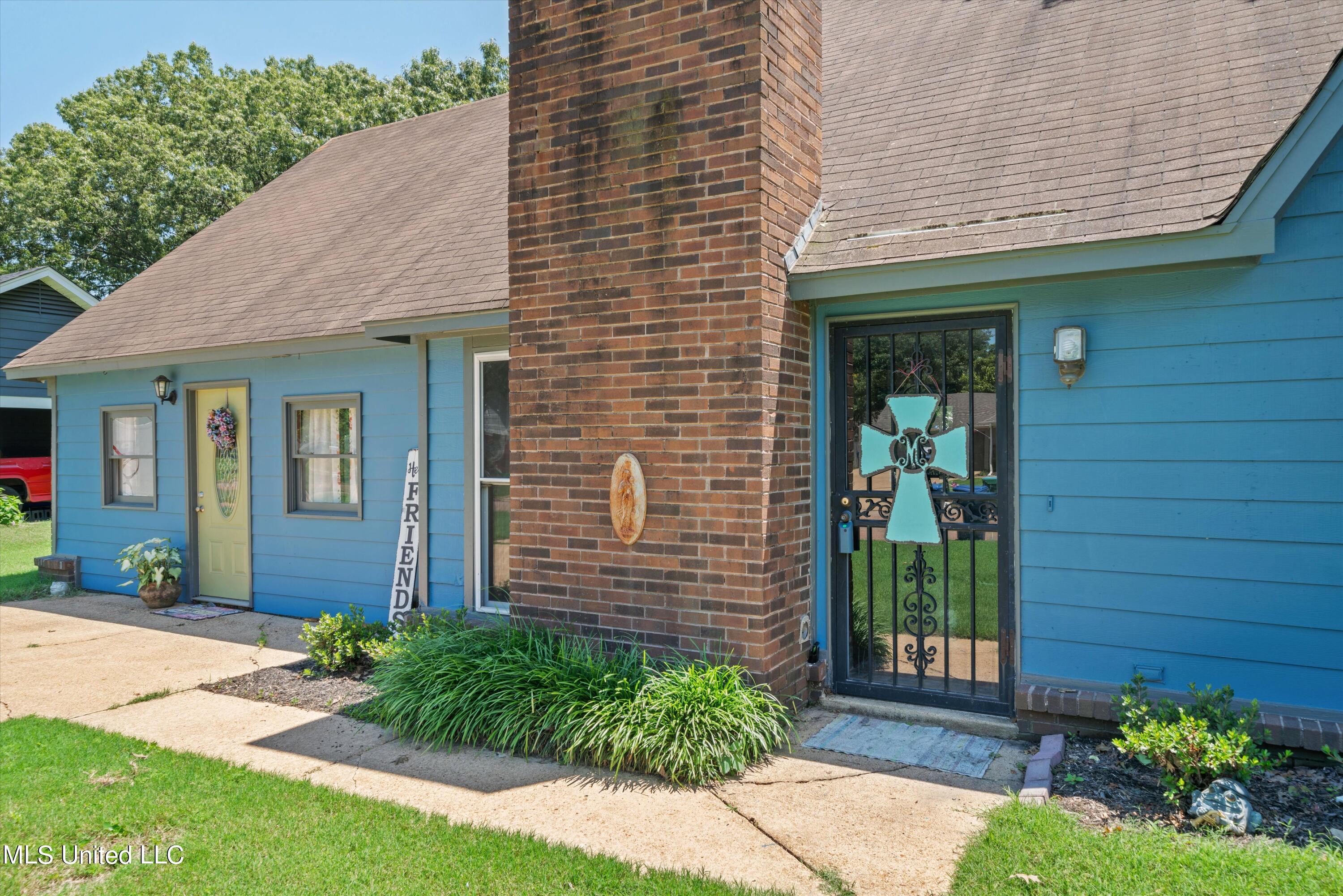 6915 Slash Pine Drive