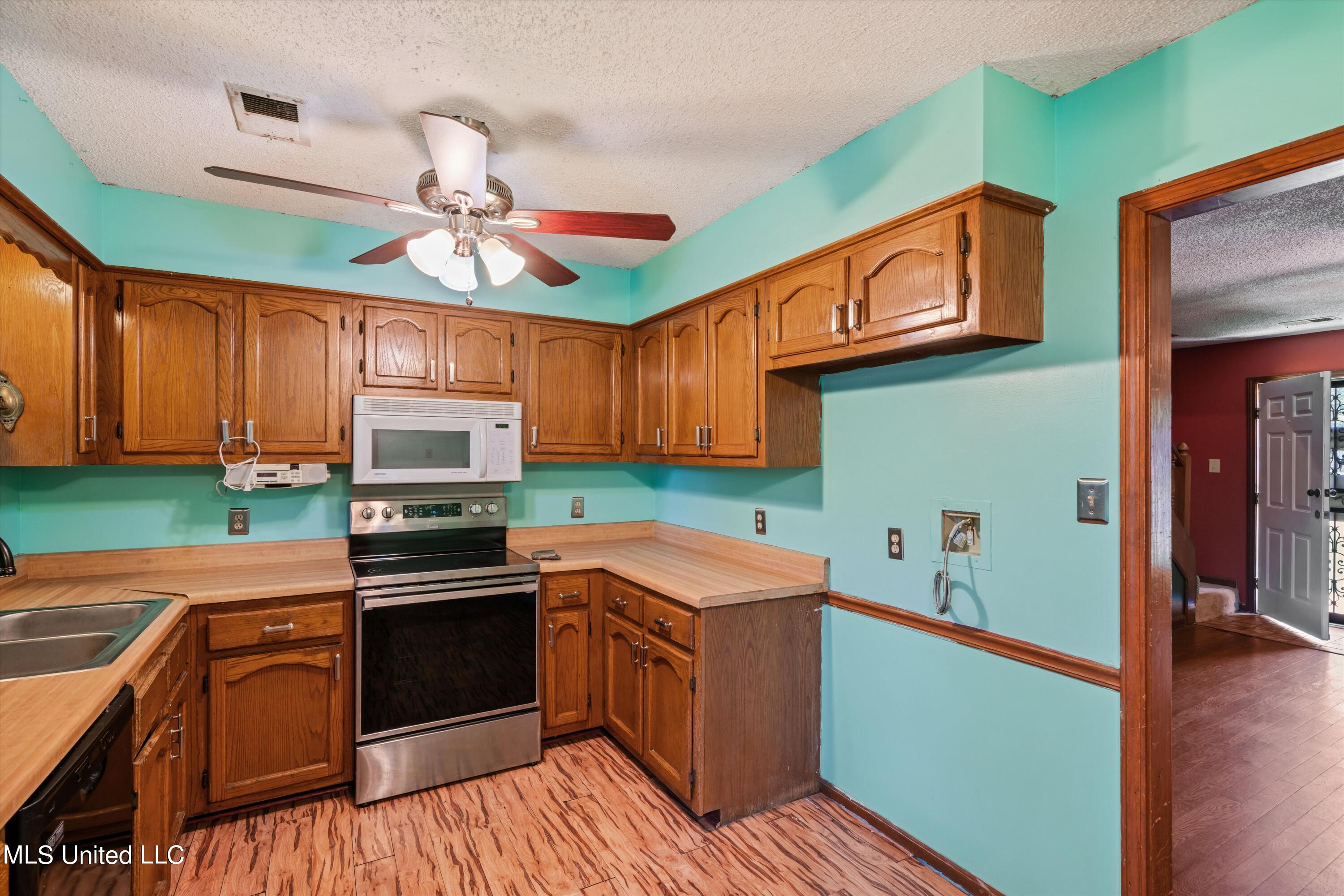 6915 Slash Pine Drive