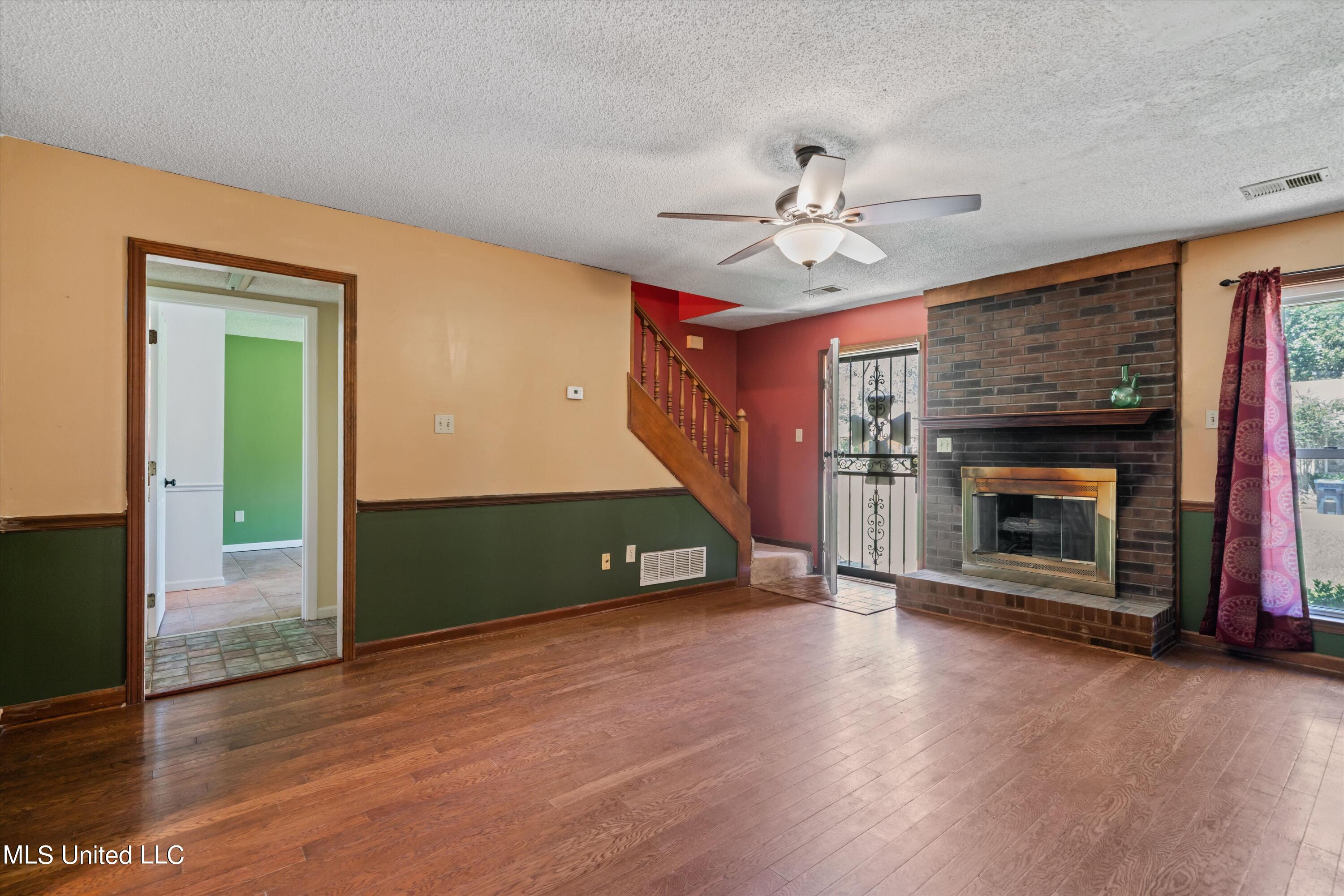 6915 Slash Pine Drive