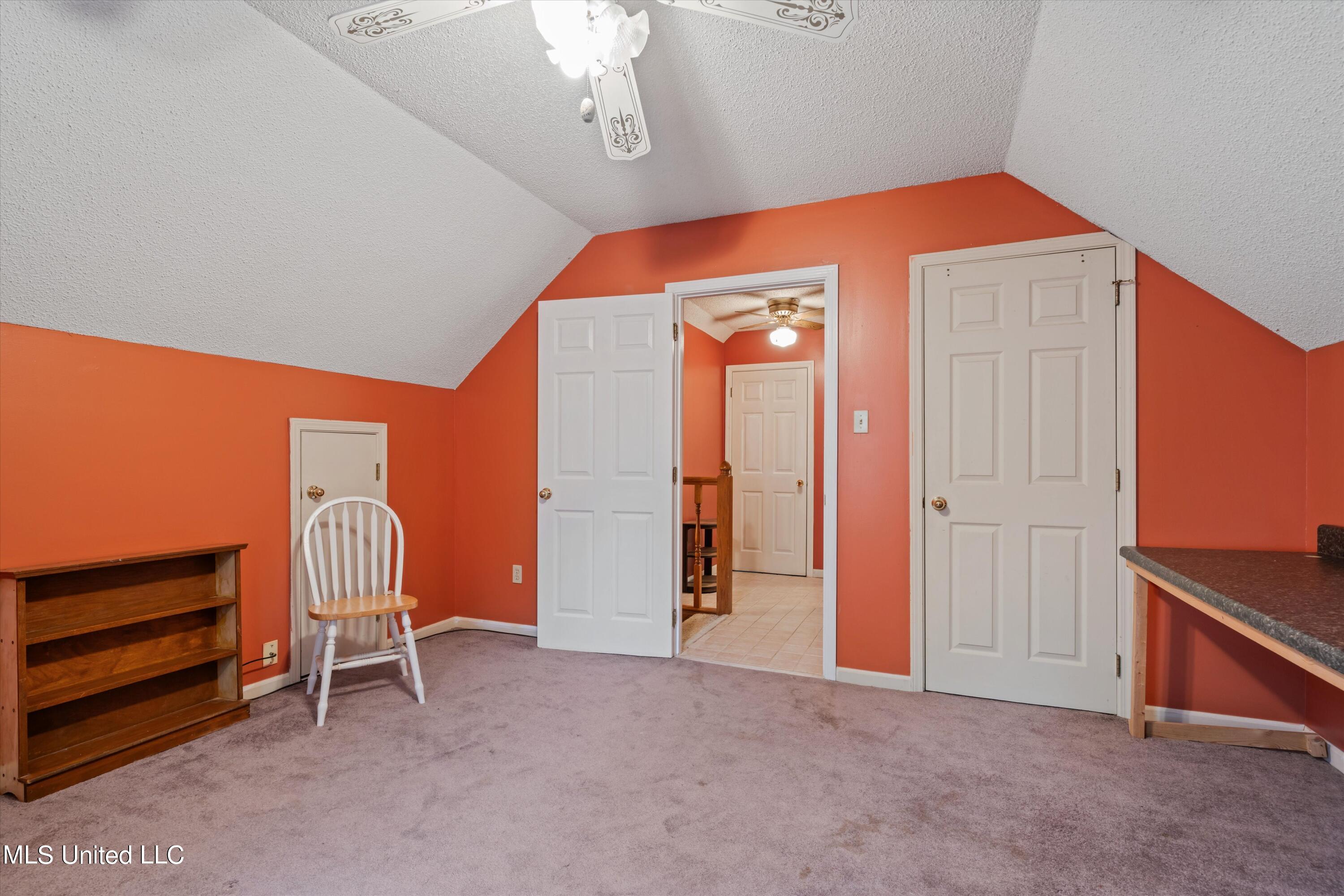 6915 Slash Pine Drive