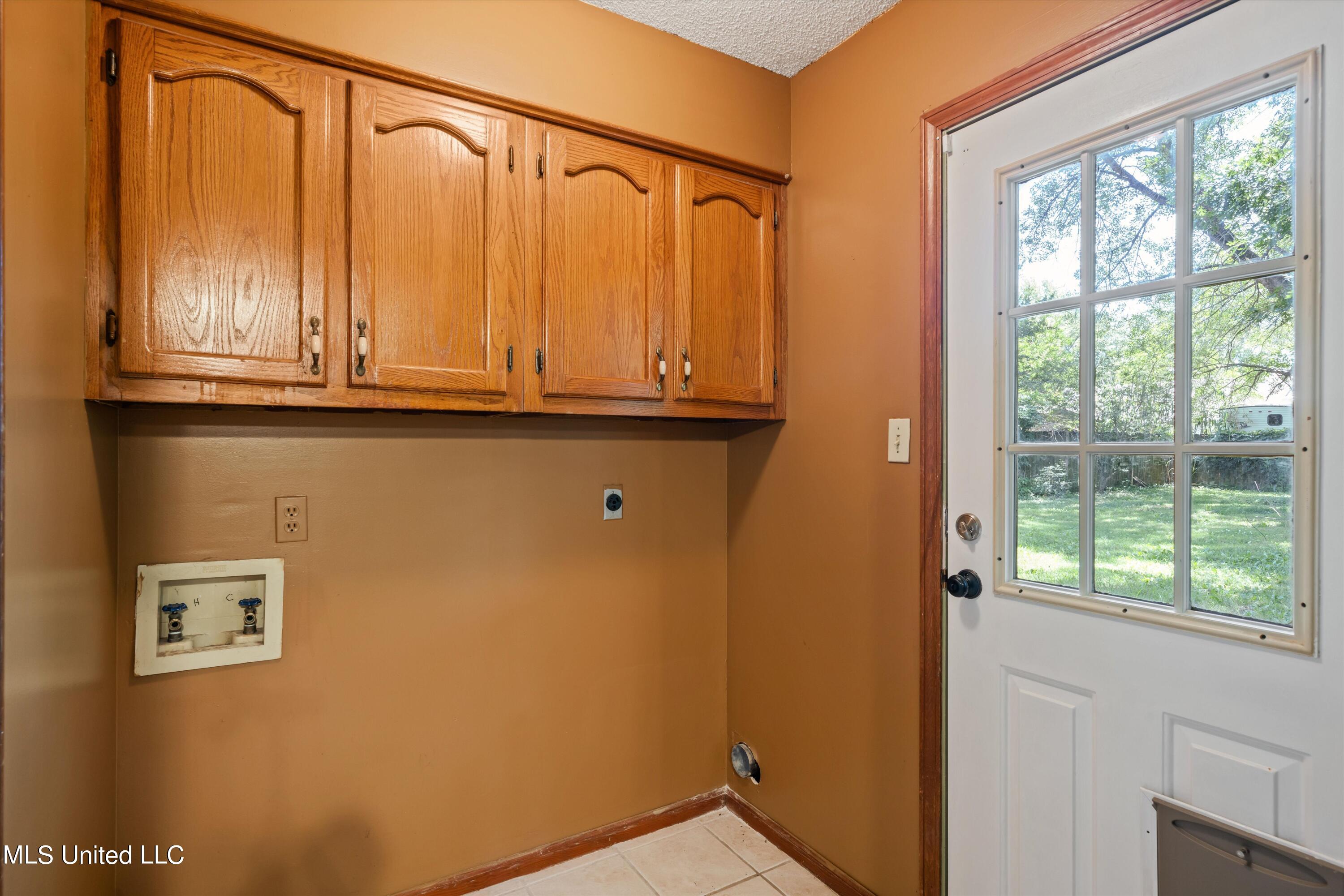 6915 Slash Pine Drive