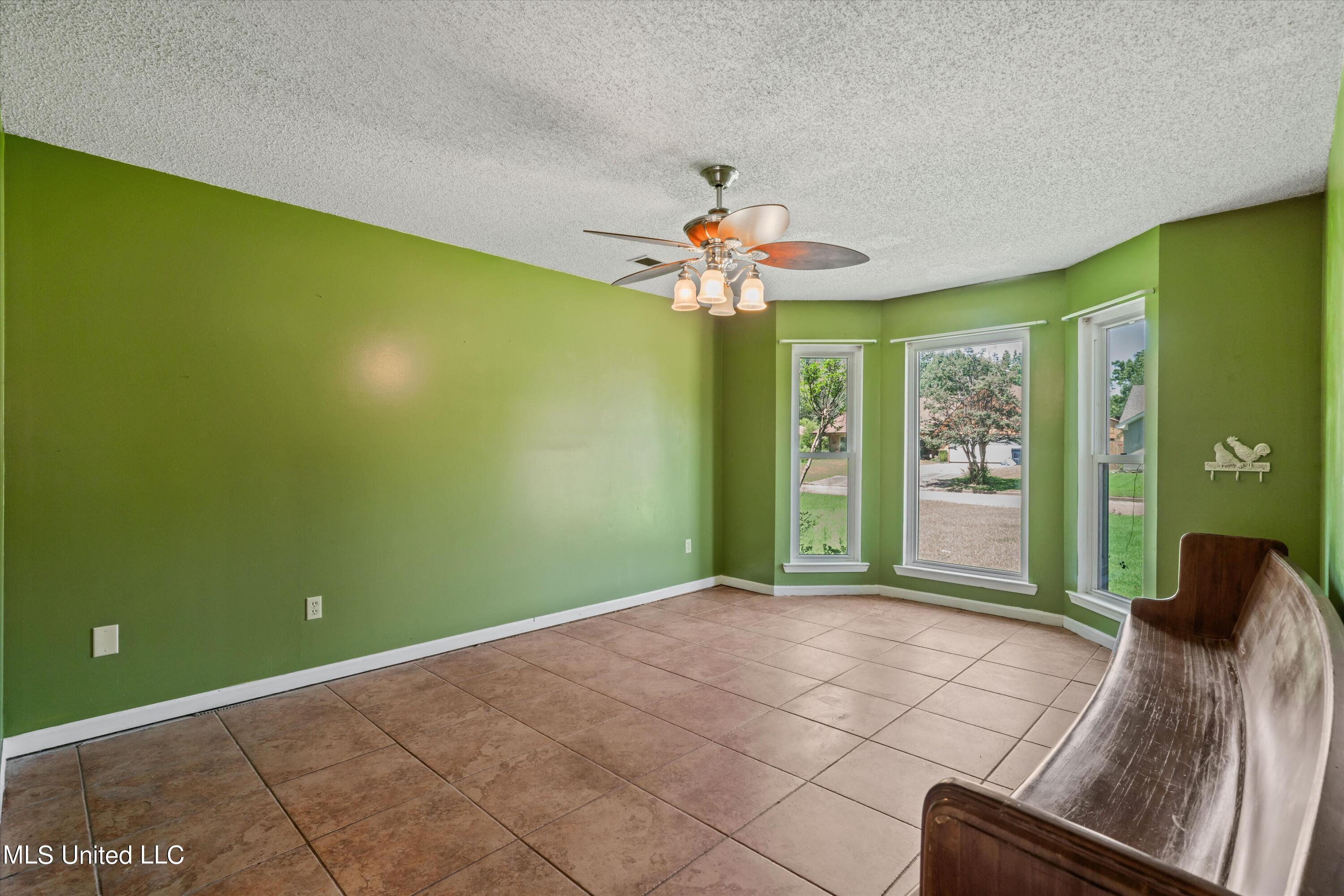 6915 Slash Pine Drive