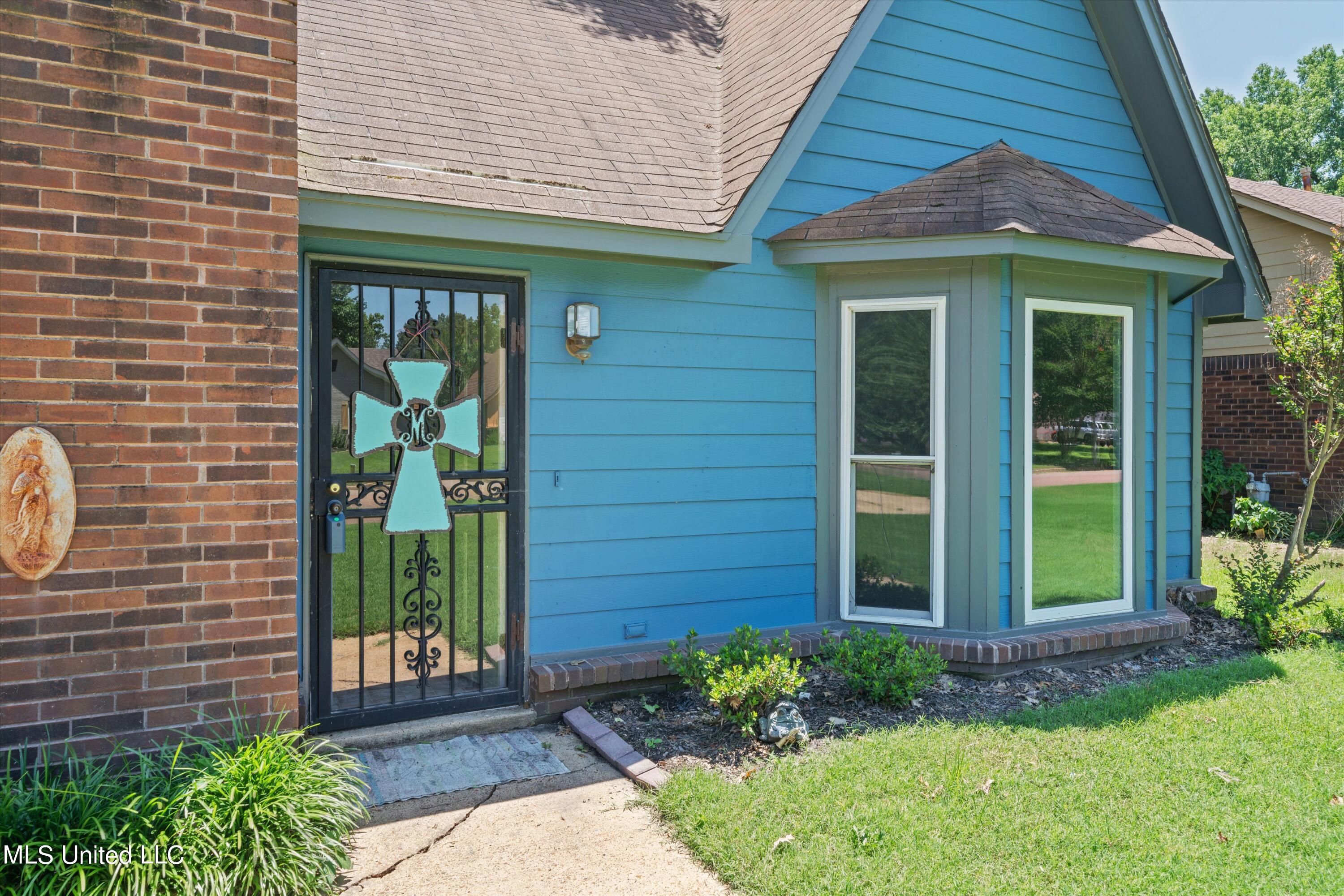 6915 Slash Pine Drive