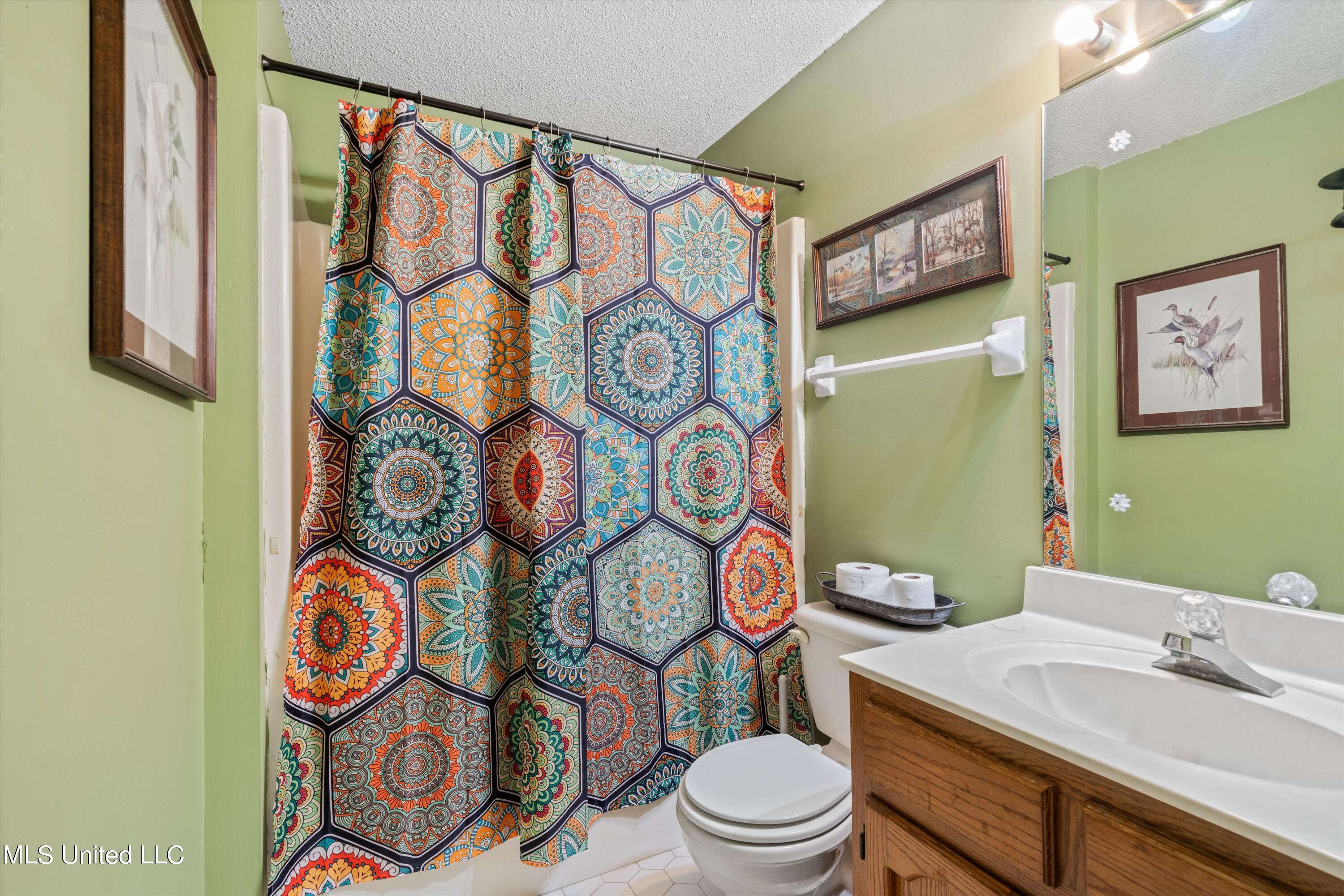 6915 Slash Pine Drive