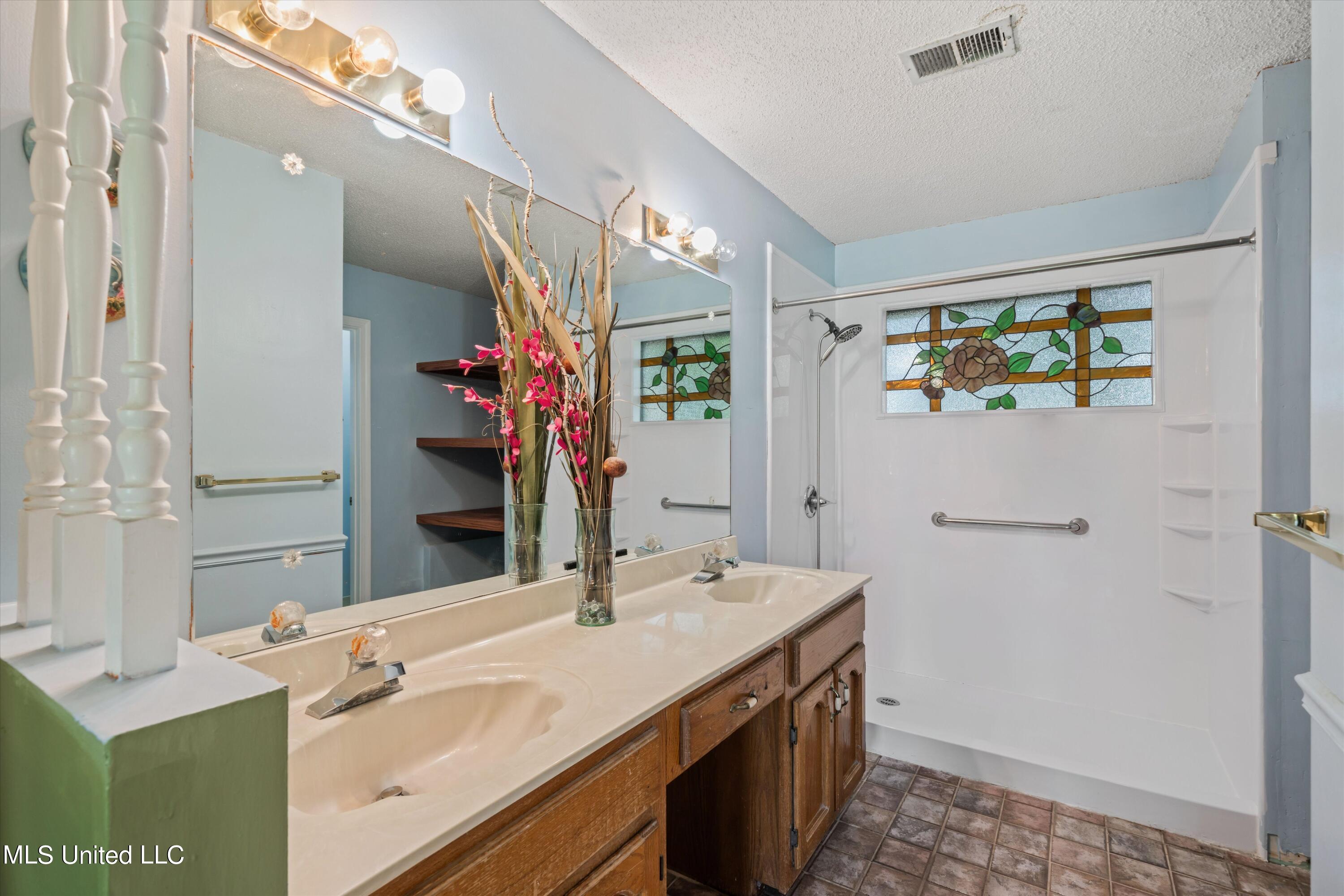 6915 Slash Pine Drive