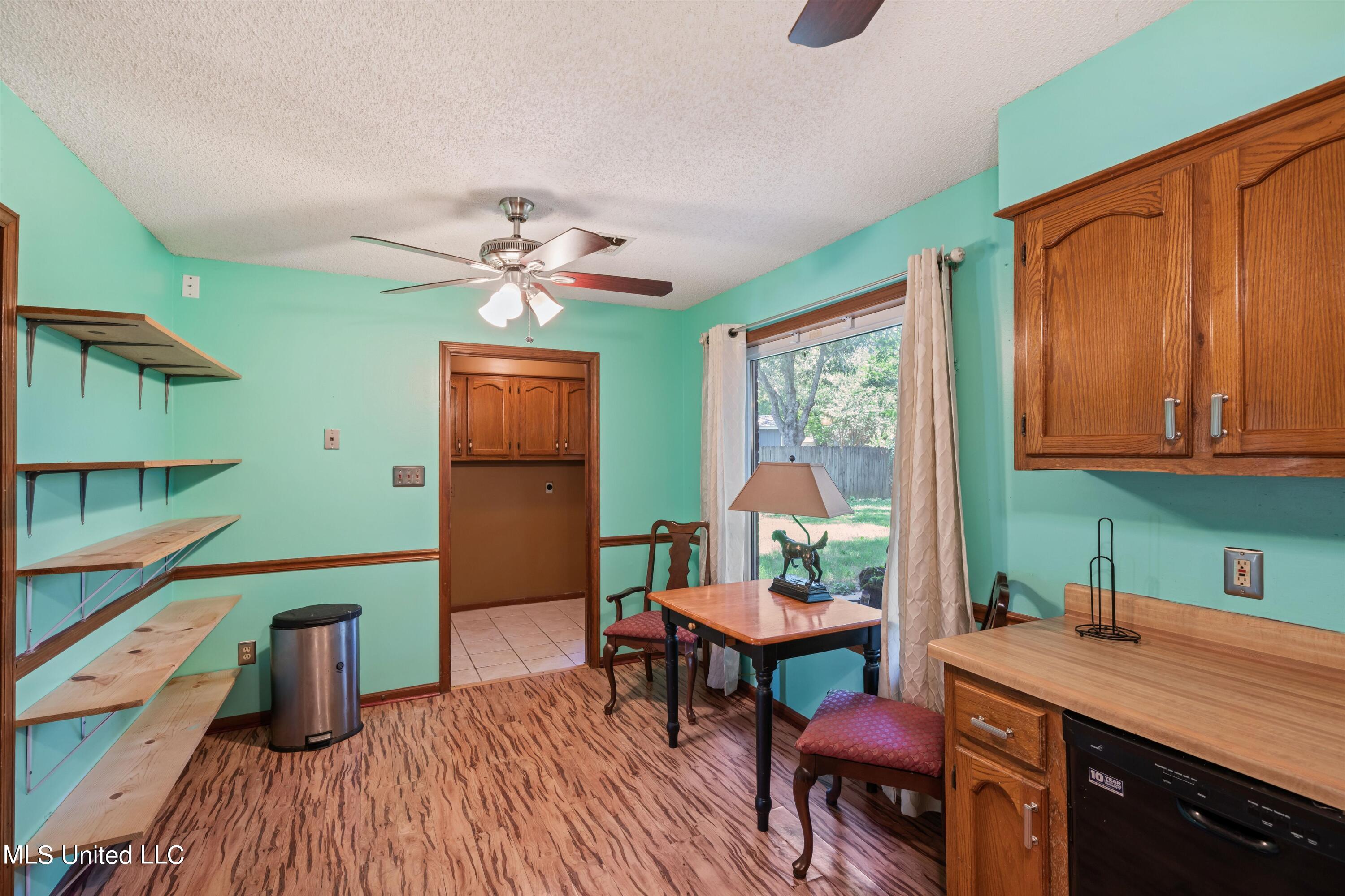 6915 Slash Pine Drive