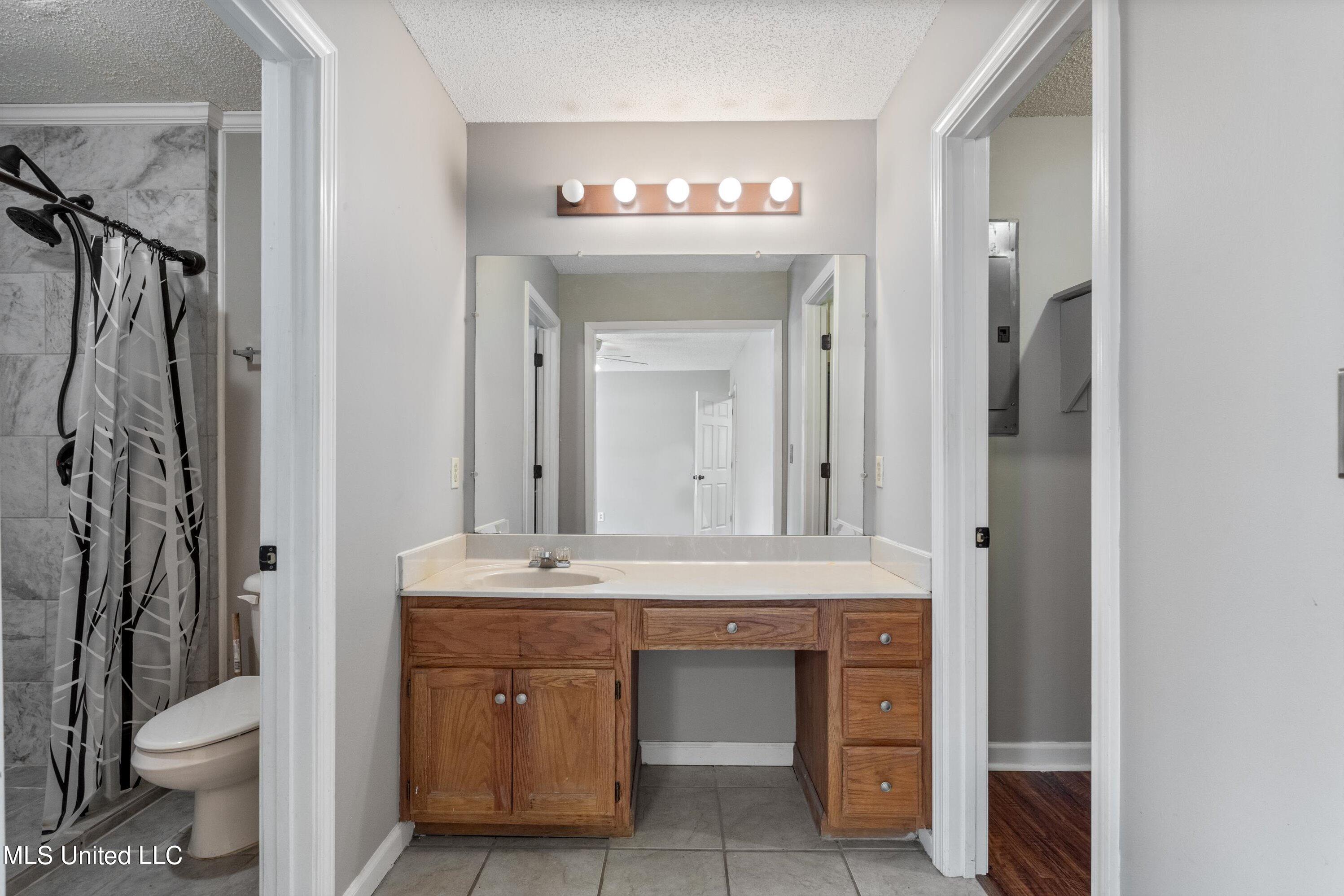 212 Circle Gate Drive