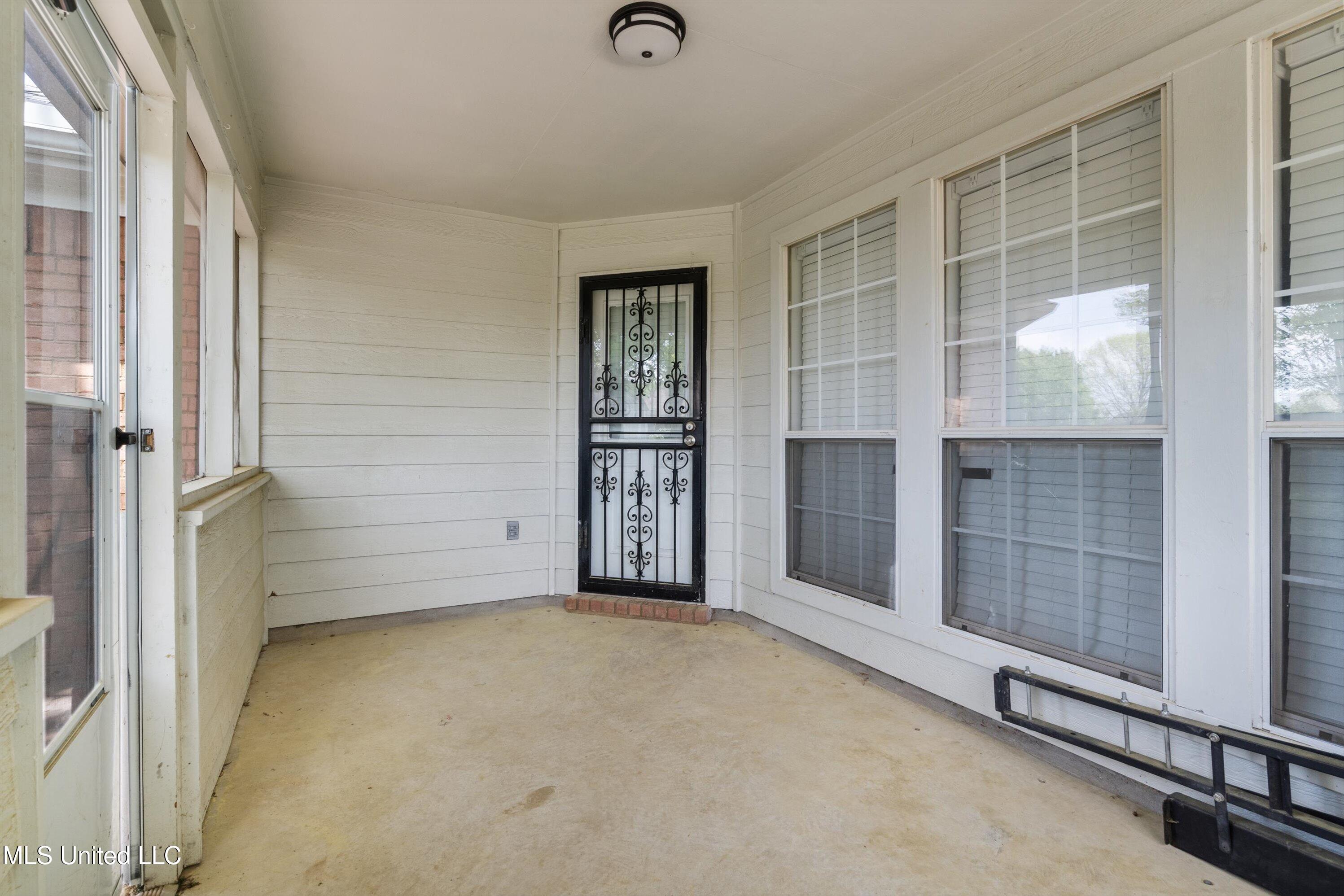 6279 Braybourne Main