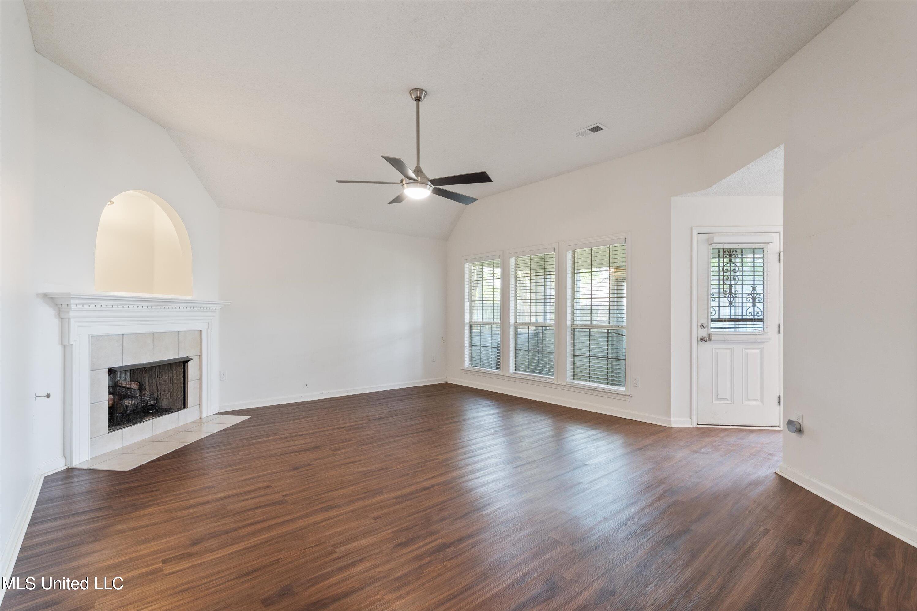 6279 Braybourne Main