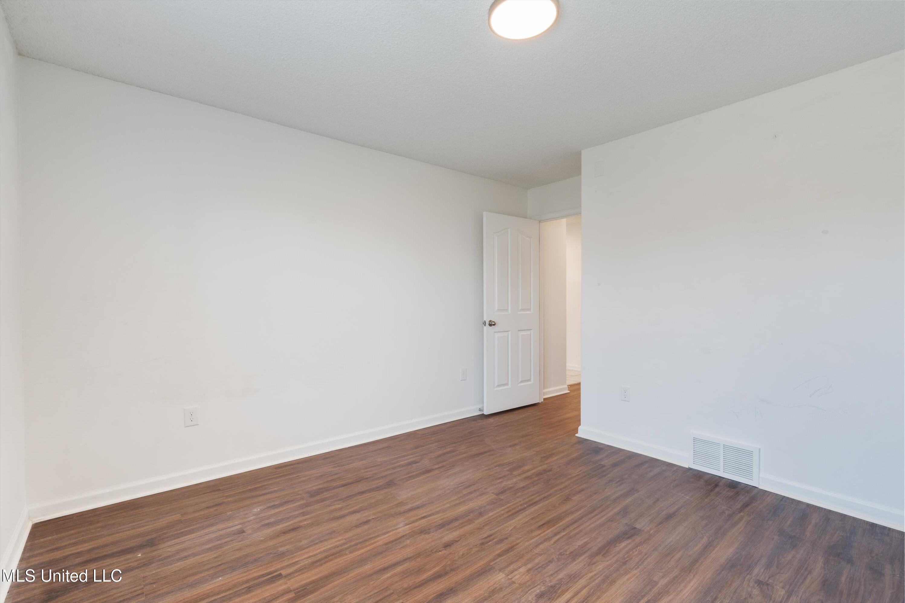 6279 Braybourne Main