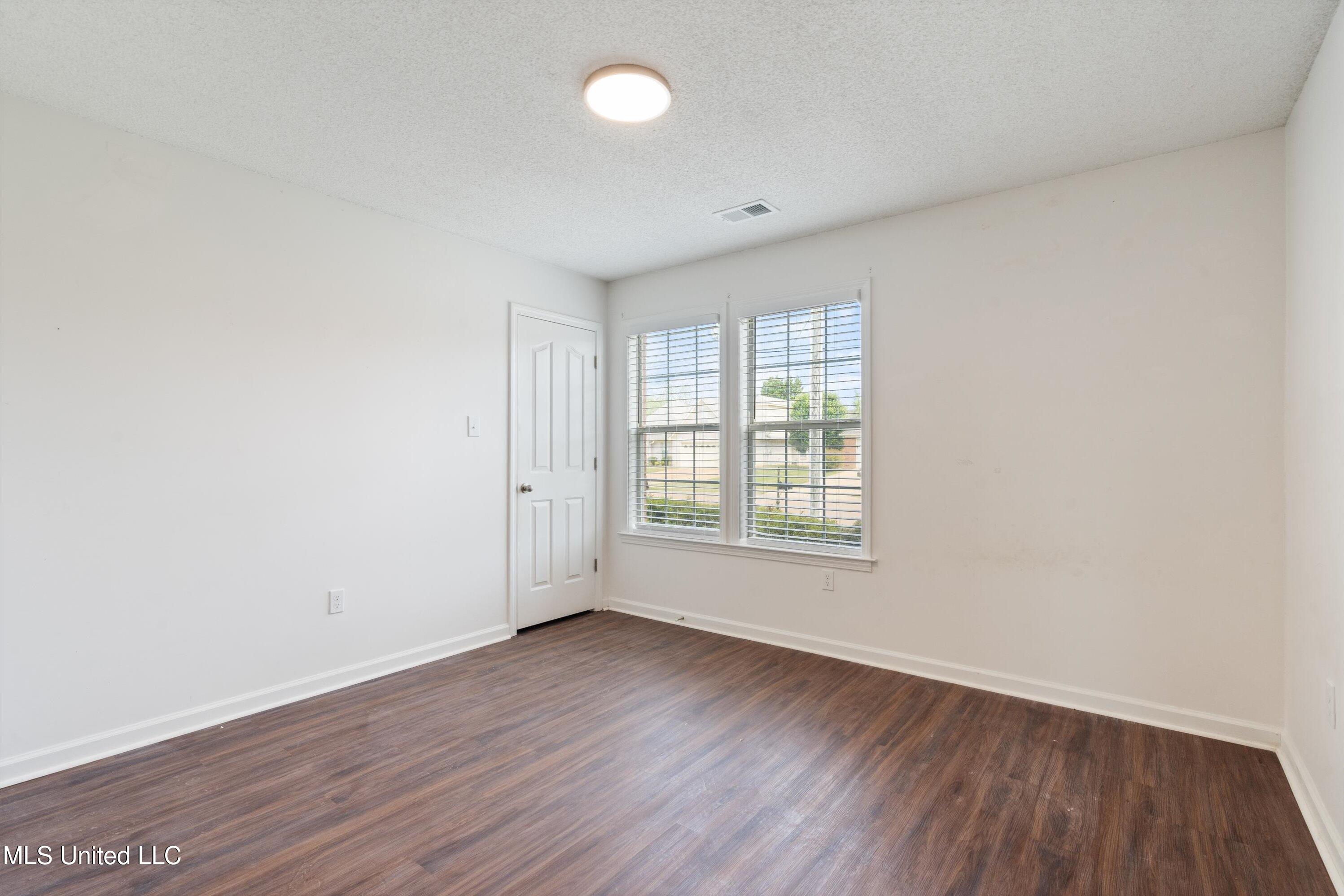 6279 Braybourne Main