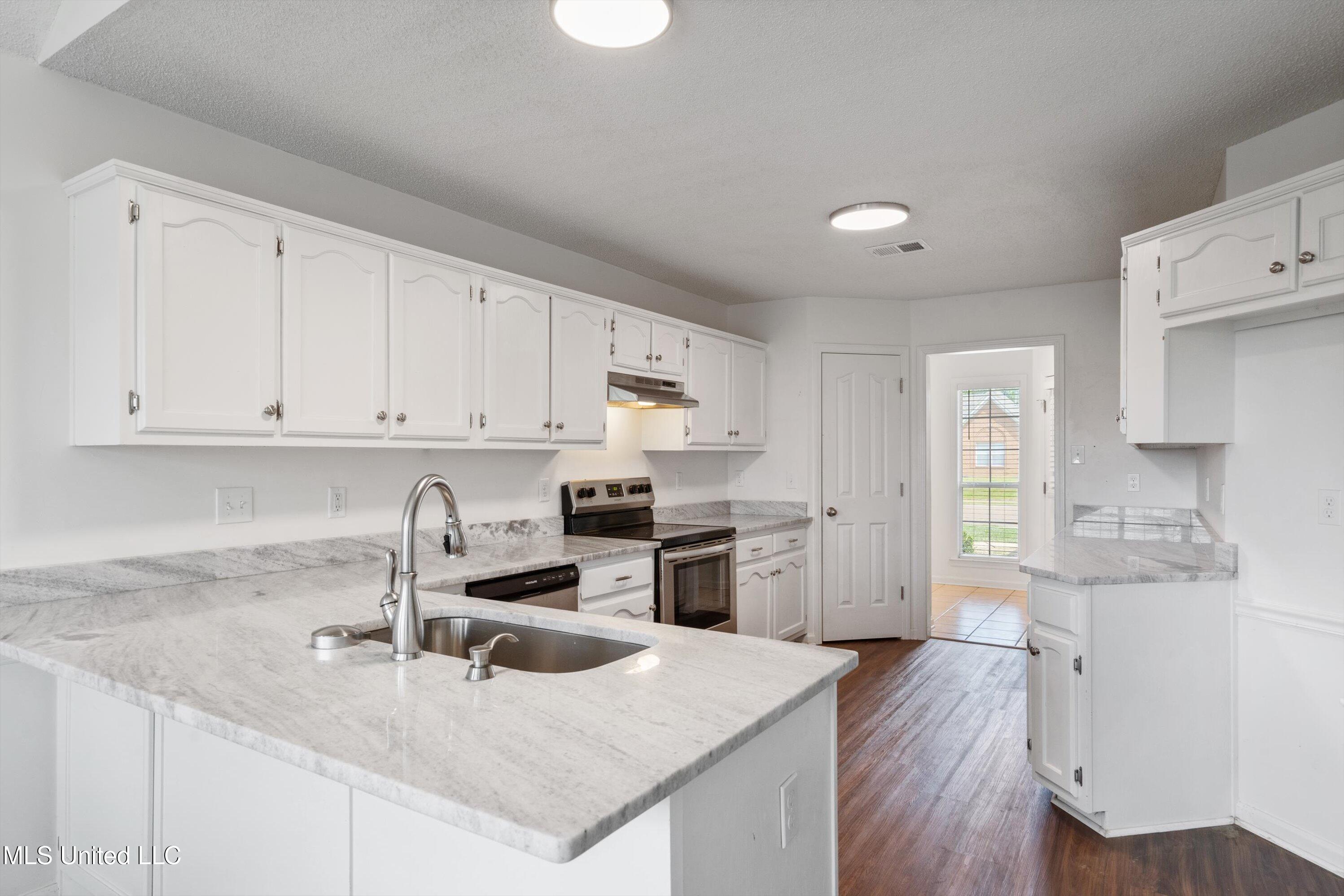 6279 Braybourne Main