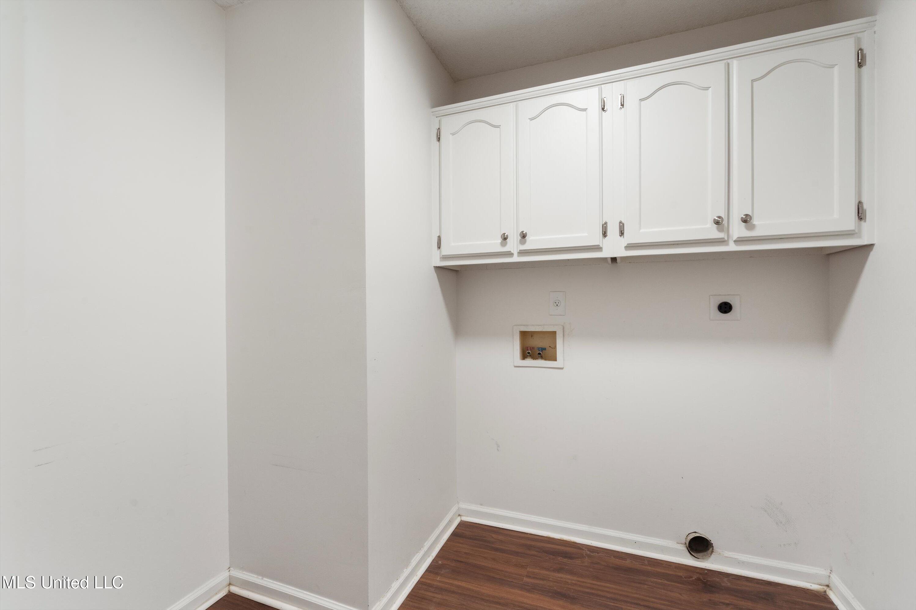 6279 Braybourne Main