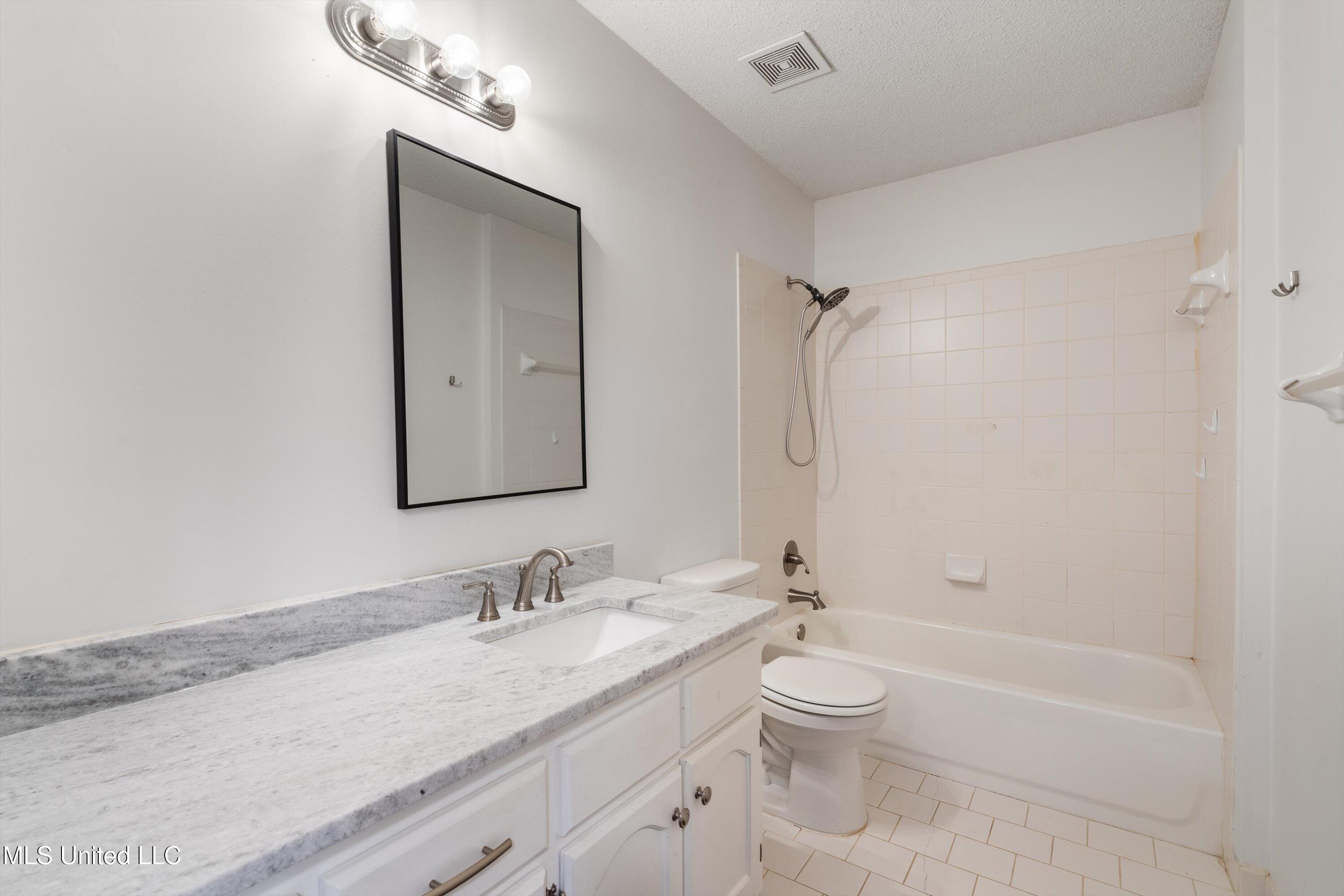 6279 Braybourne Main