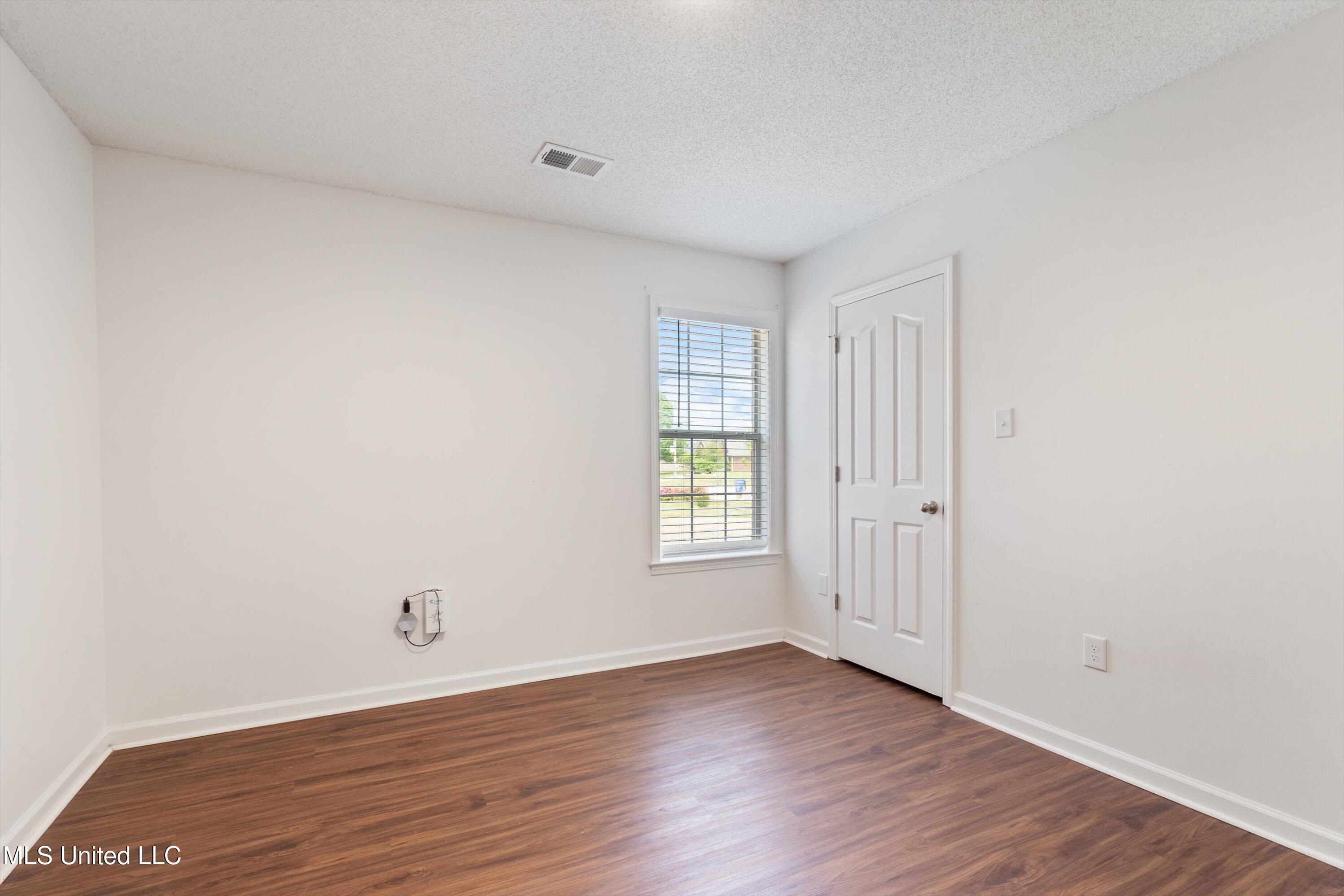 6279 Braybourne Main