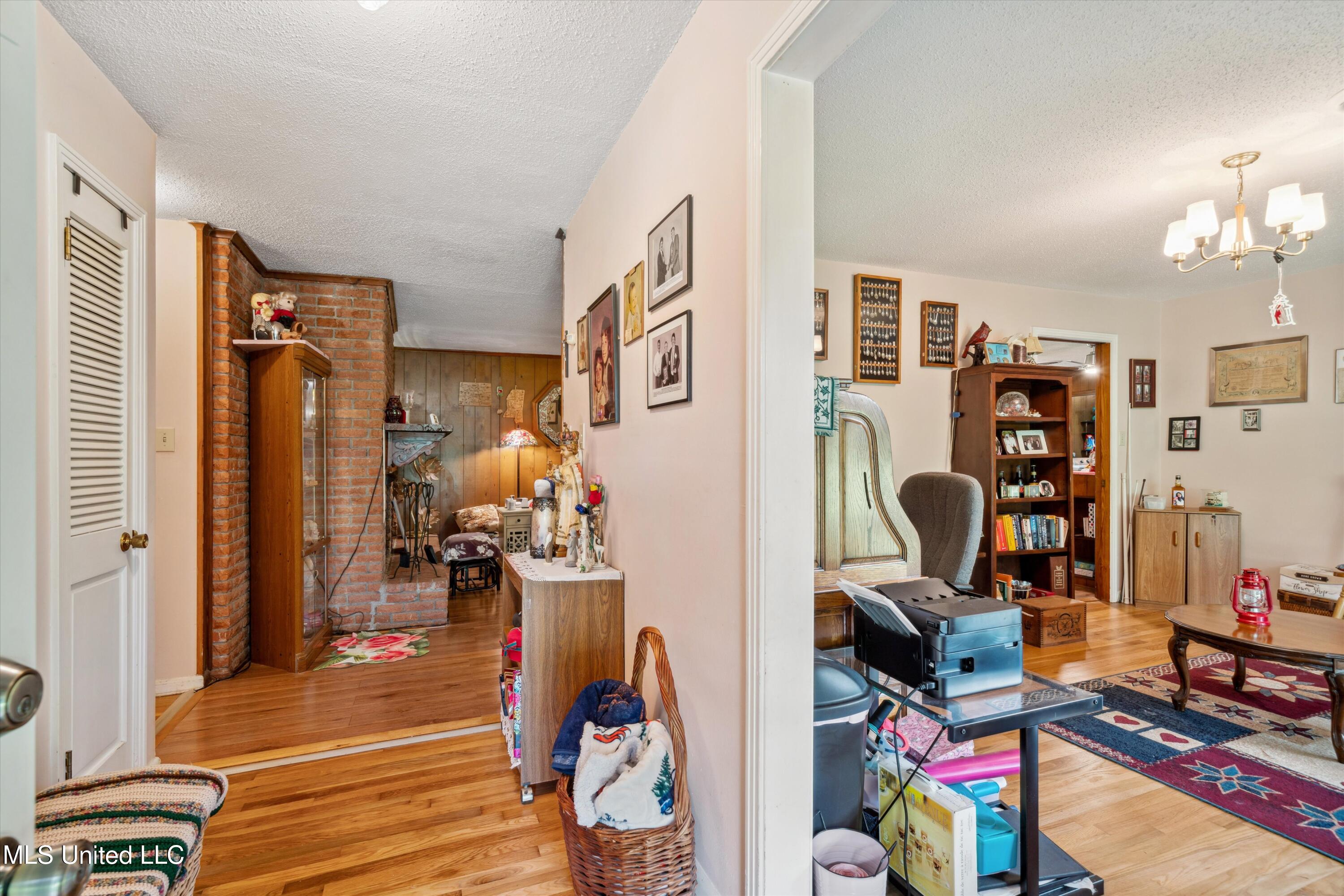 4701 S Old Highway 7 South